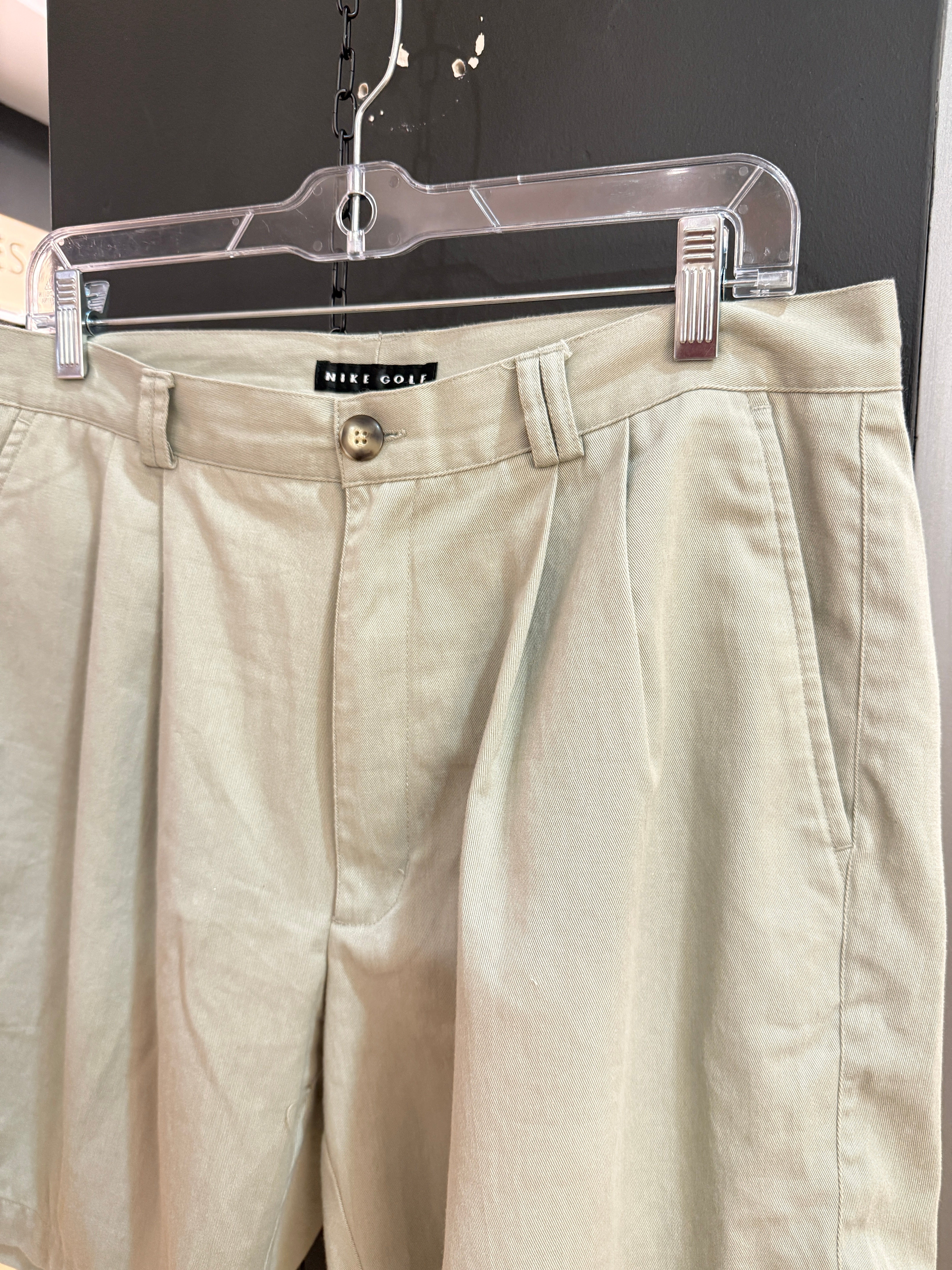 2006 Nike Beige Pleated Golf Shorts Size 34
