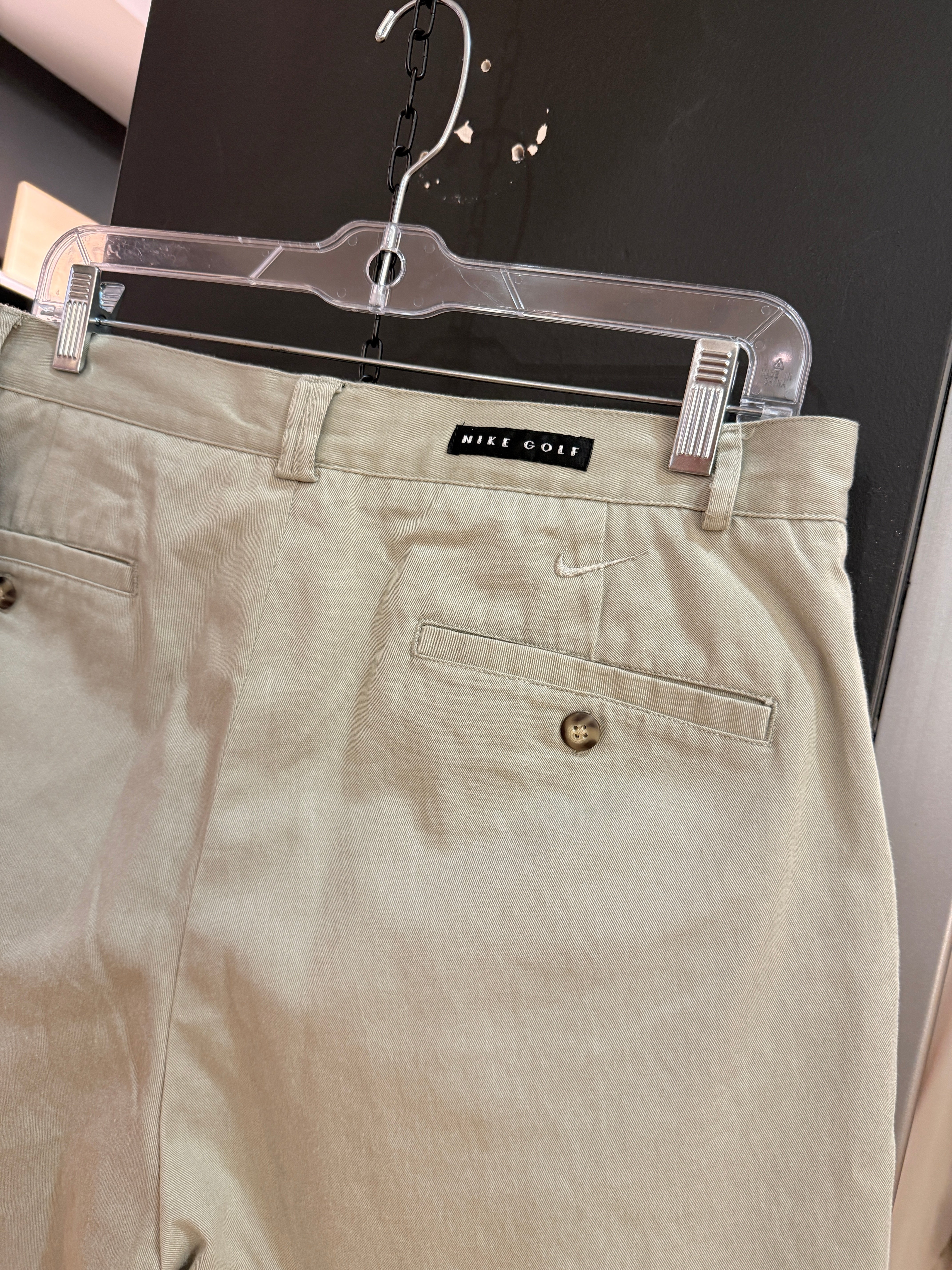 2006 Nike Beige Pleated Golf Shorts Size 34
