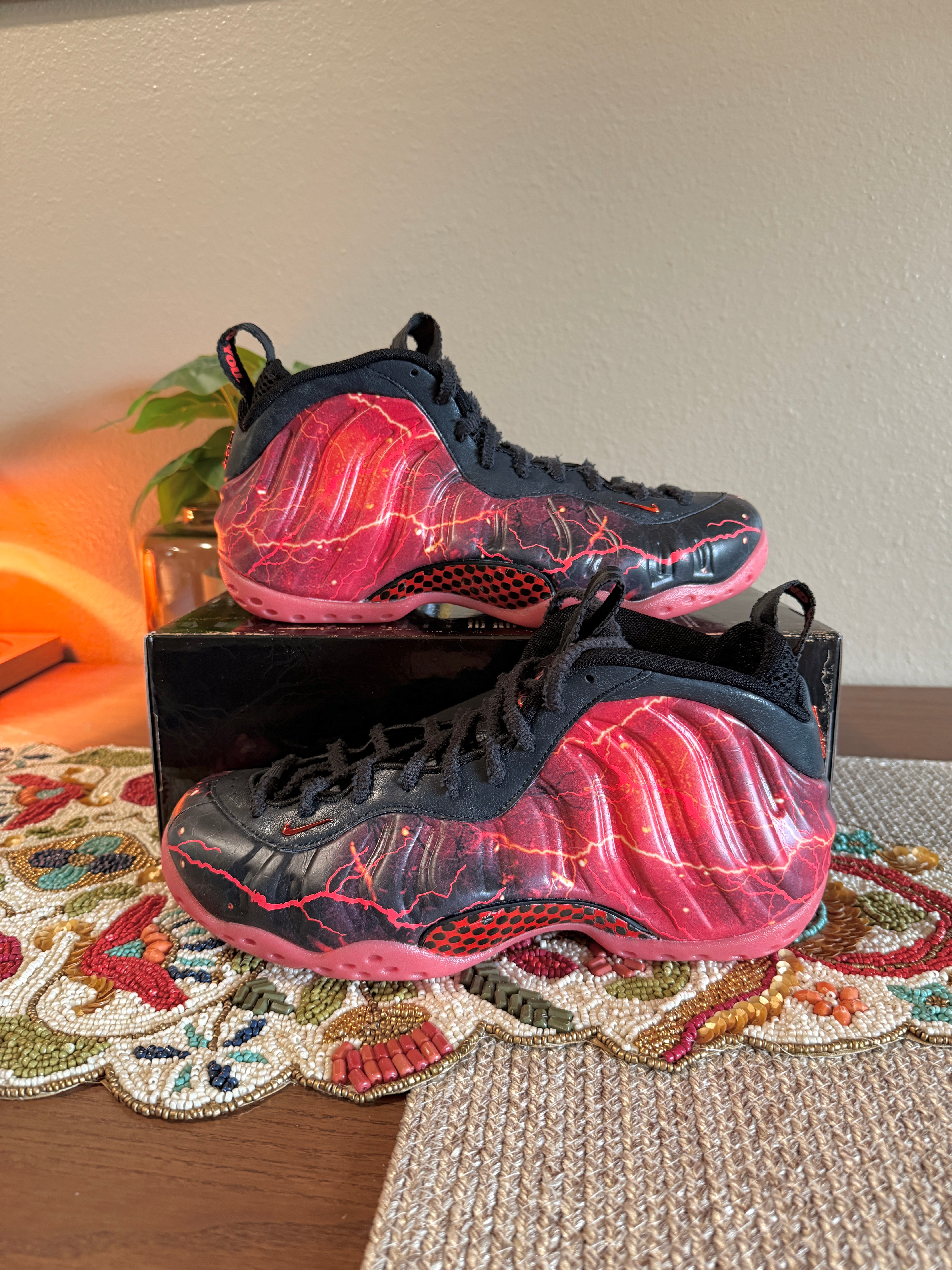 Nike Air Foamposite One Stranger Things Size 8.5 MISSING LID