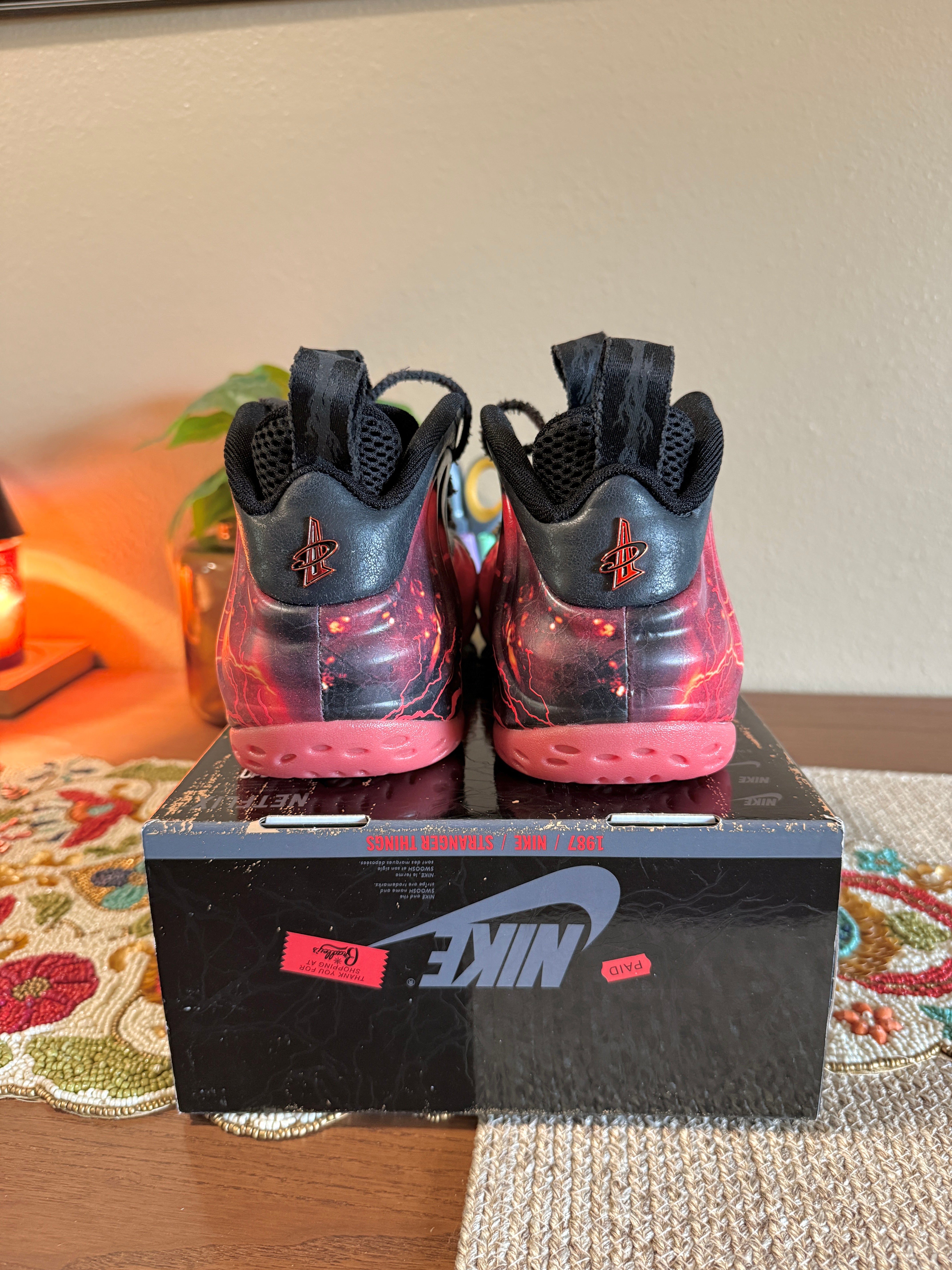 Nike Air Foamposite One Stranger Things Size 8.5 MISSING LID