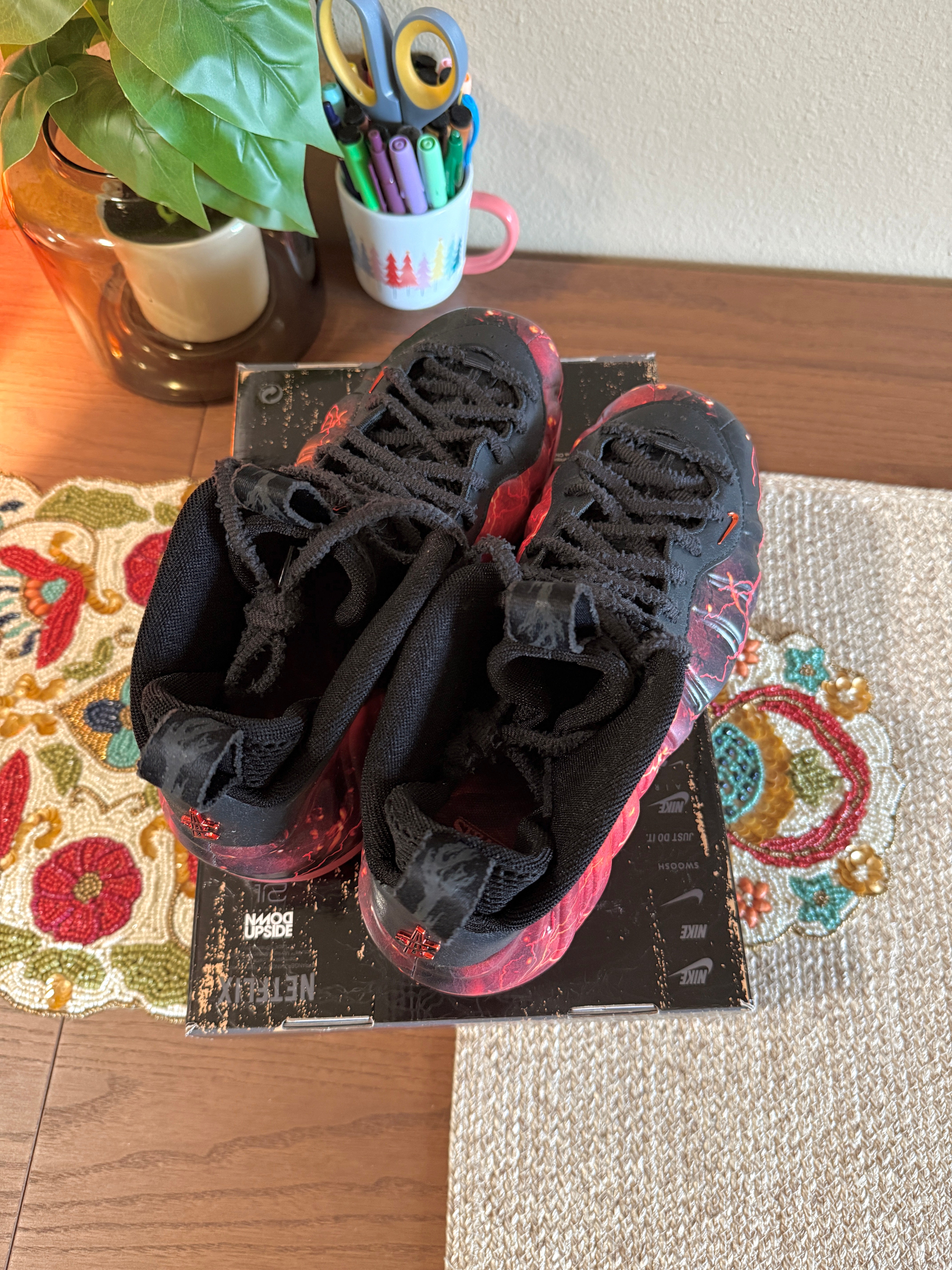 Nike Air Foamposite One Stranger Things Size 8.5 MISSING LID