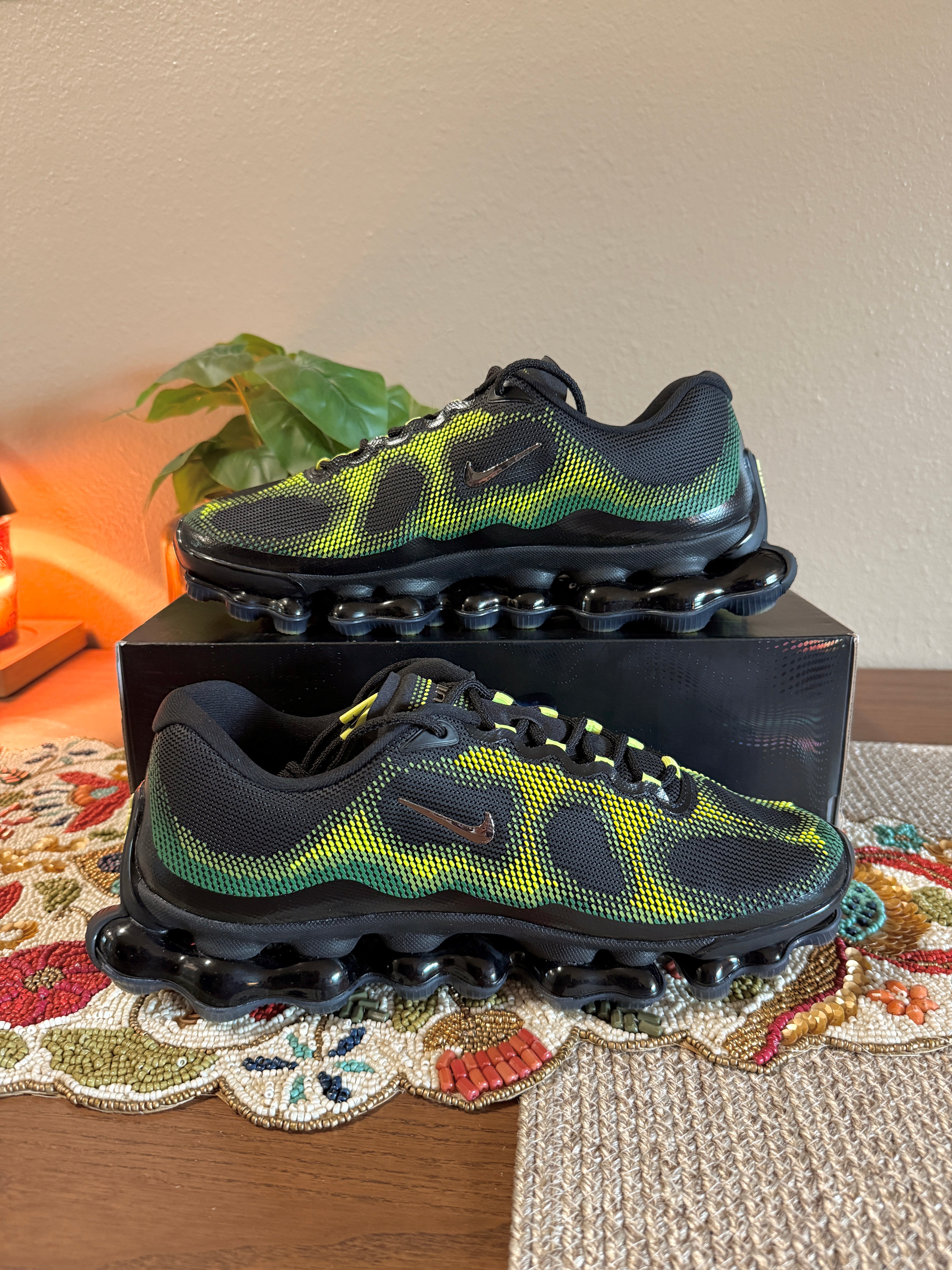 Nike Air Liquid Max Black Green Apple Size 10 MISSING LID