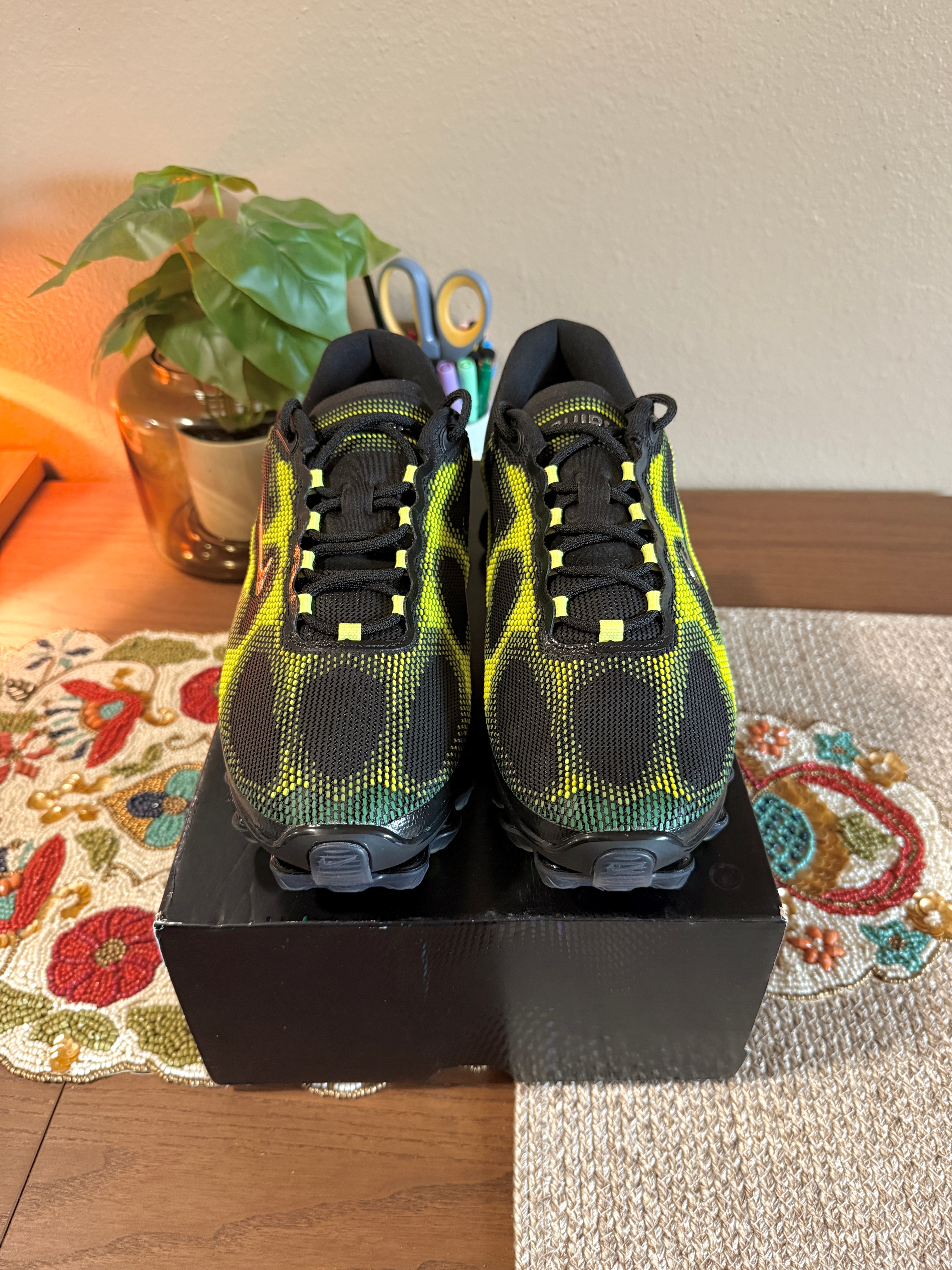 Nike Air Liquid Max Black Green Apple Size 10 MISSING LID