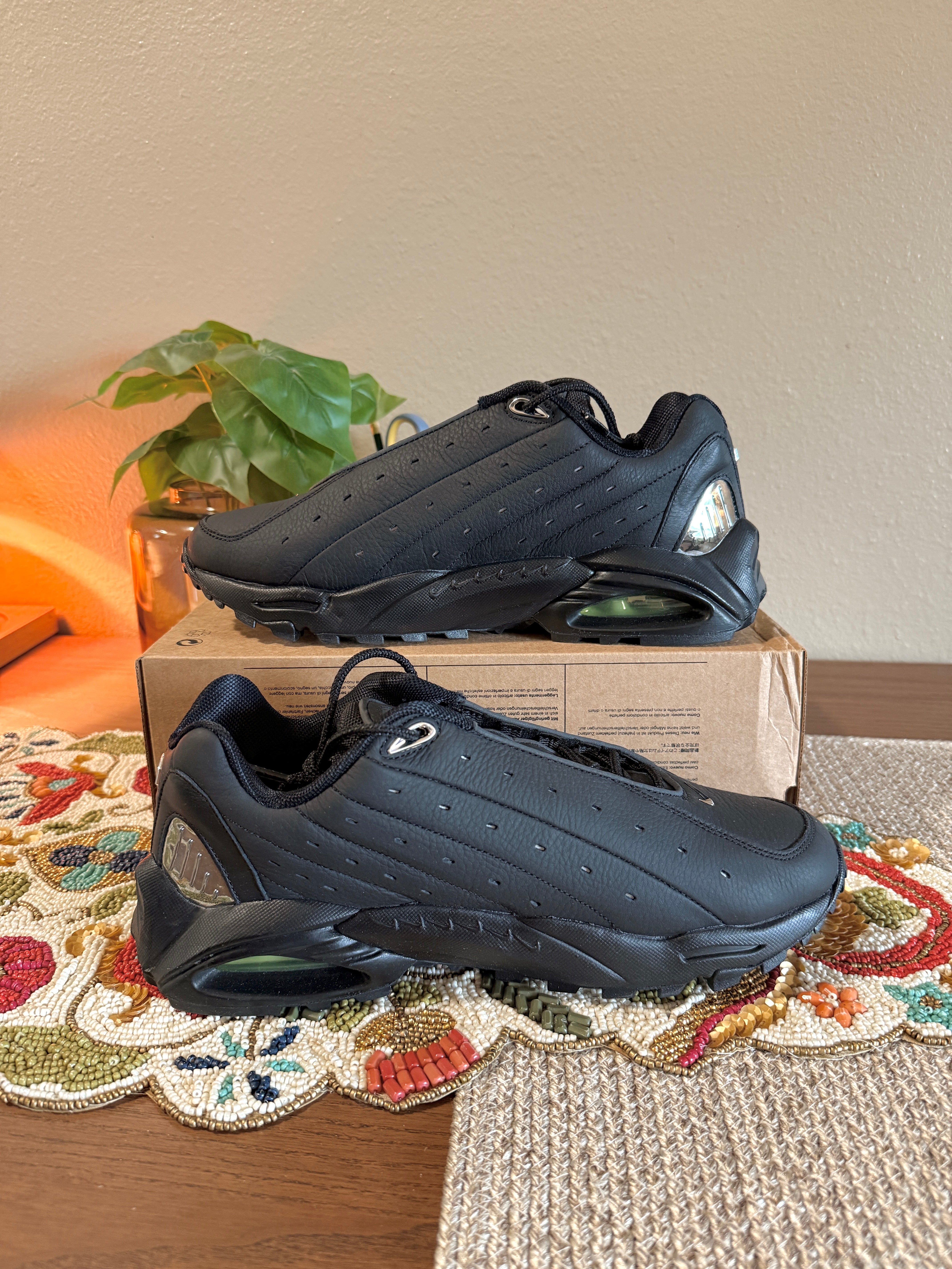 Nike Hot Step Air Terra Drake NOCTA Triple Black Size 10 USED / MISSING LID