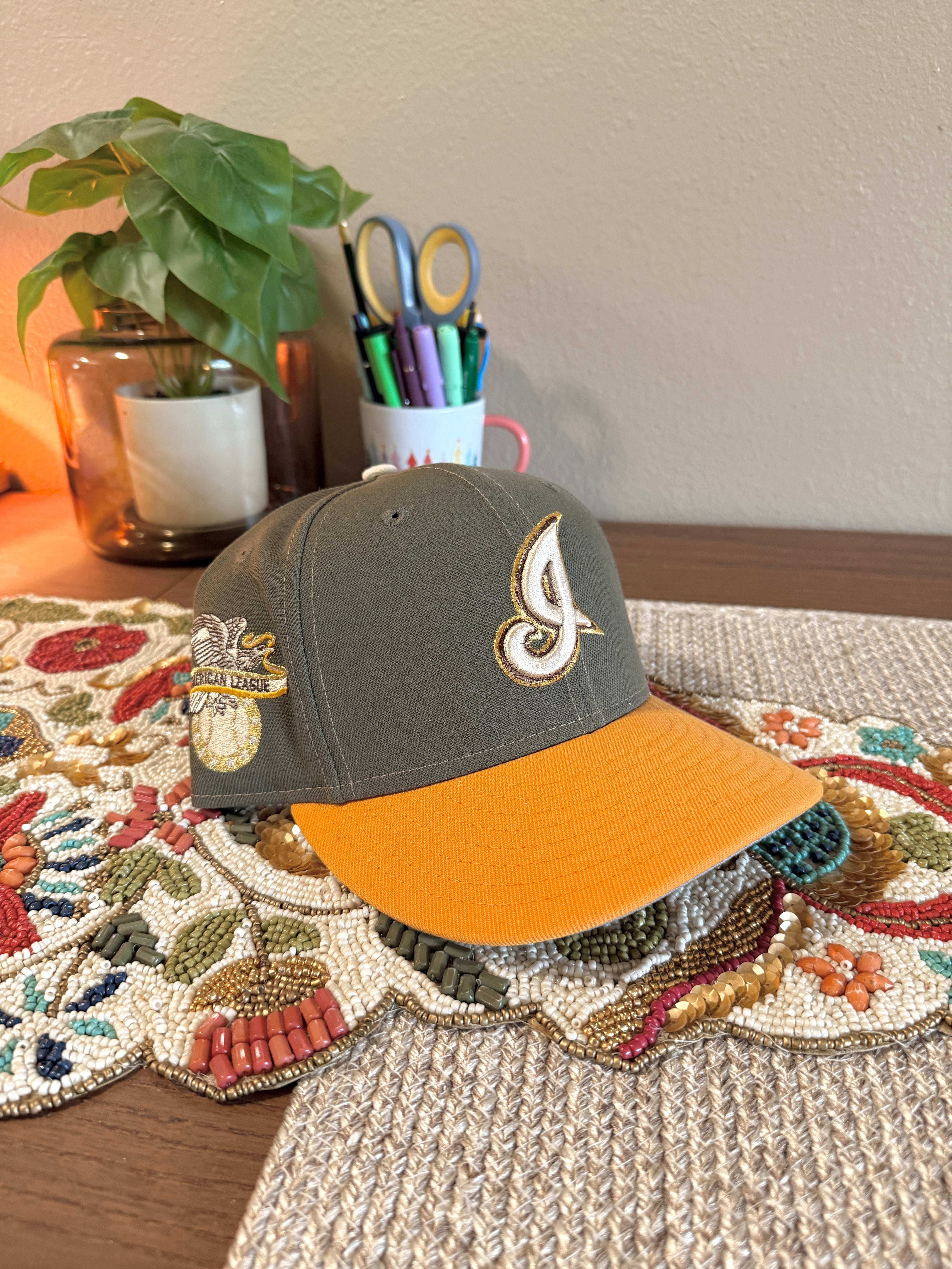 New Era Mr. Postman x Burdeens Cleveland Indians 2-Tone Fitted Hat Size 7 1/4 USED