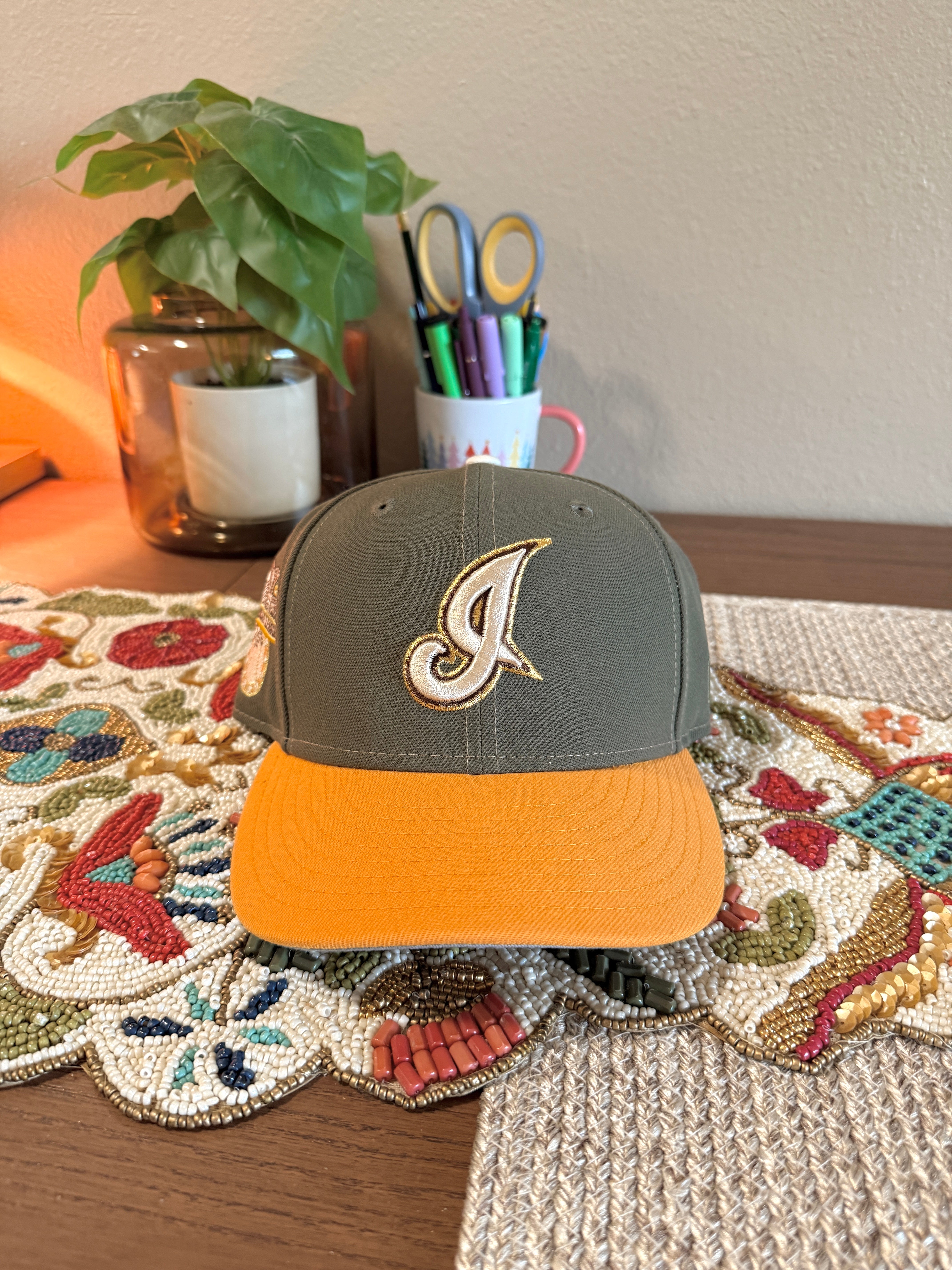 New Era Mr. Postman x Burdeens Cleveland Indians 2-Tone Fitted Hat Size 7 1/4 USED