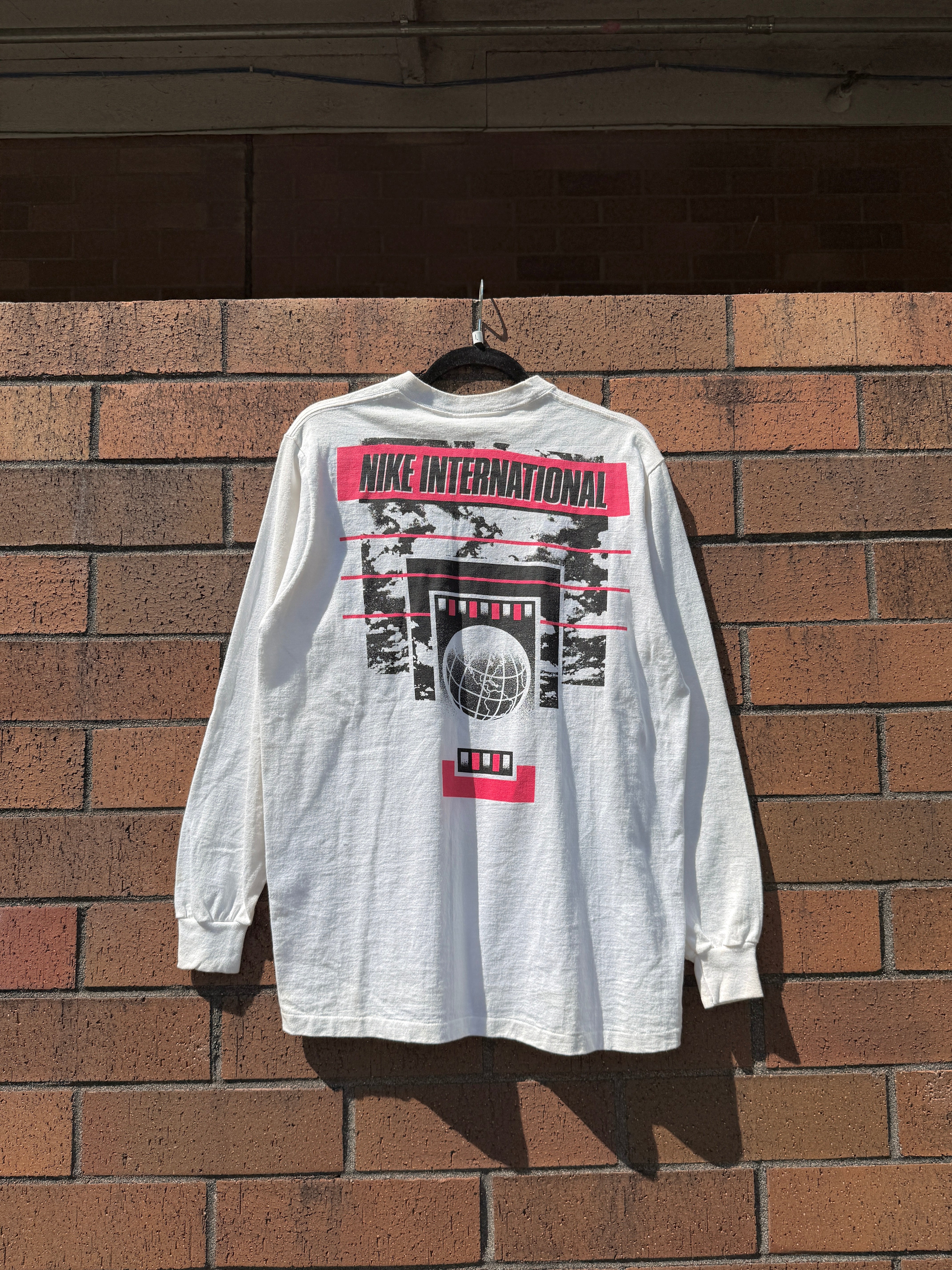 90s Nike International White / Pink Long Sleeve Tee Size L