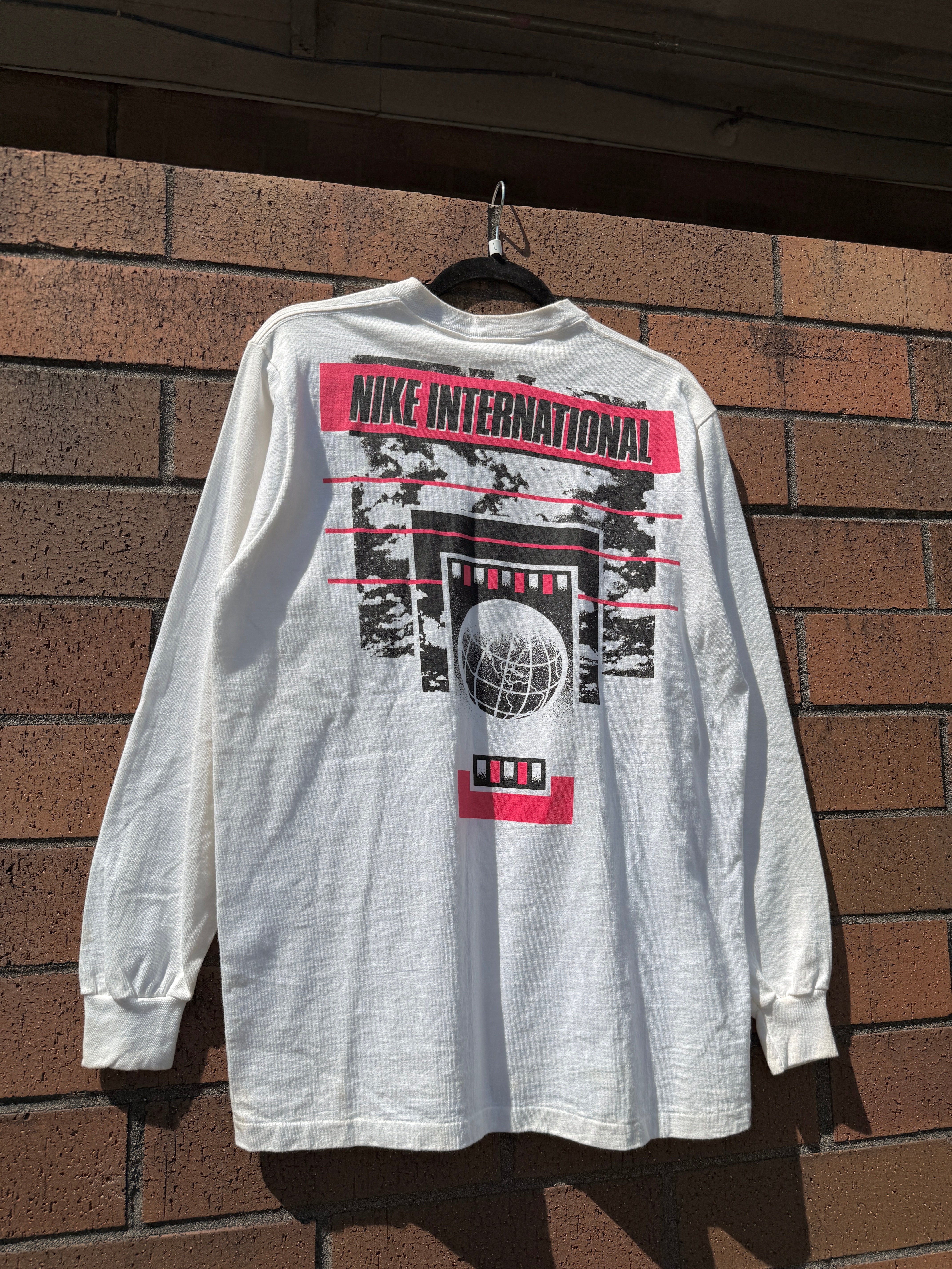 90s Nike International White / Pink Long Sleeve Tee Size L