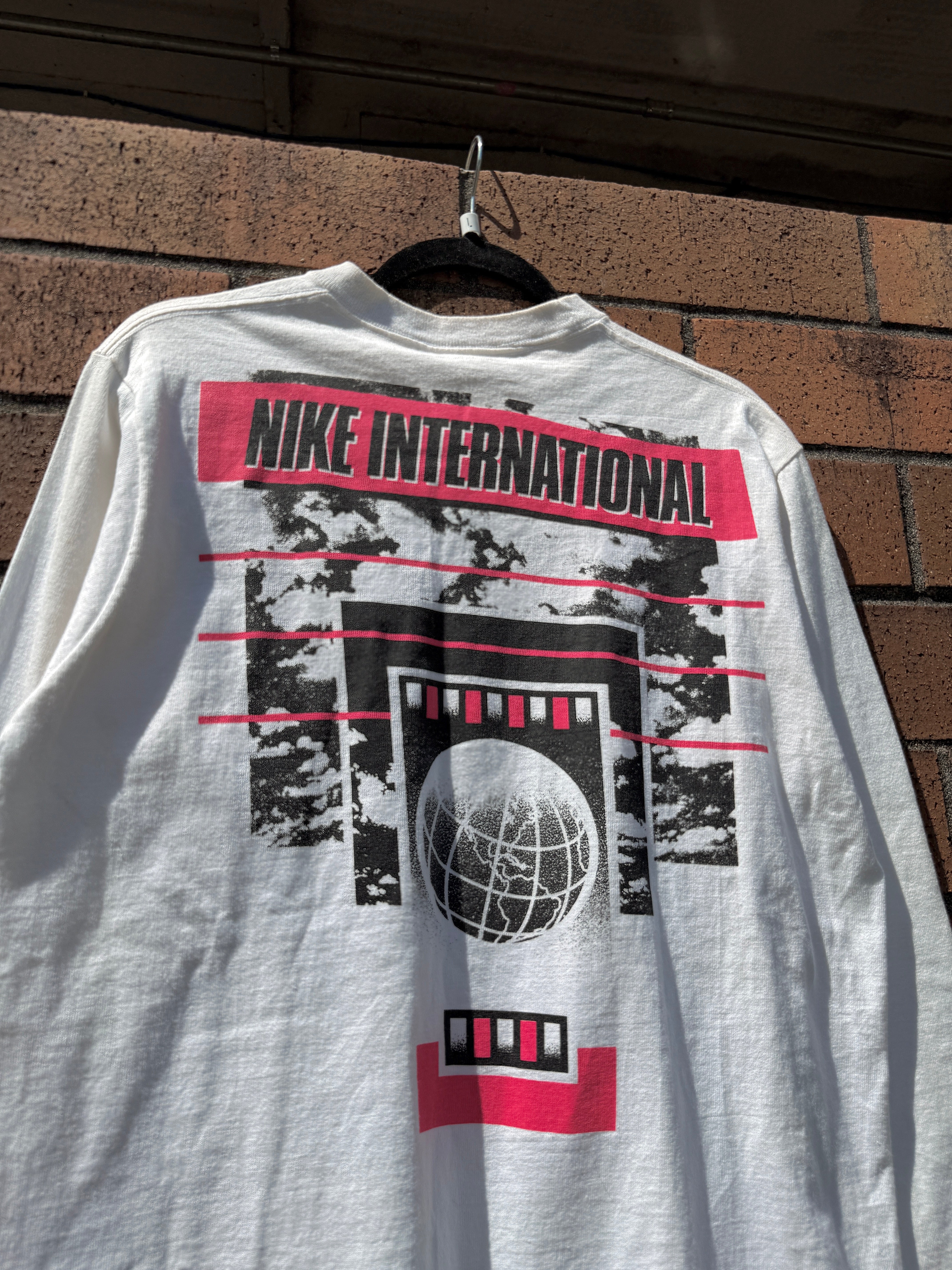 90s Nike International White / Pink Long Sleeve Tee Size L