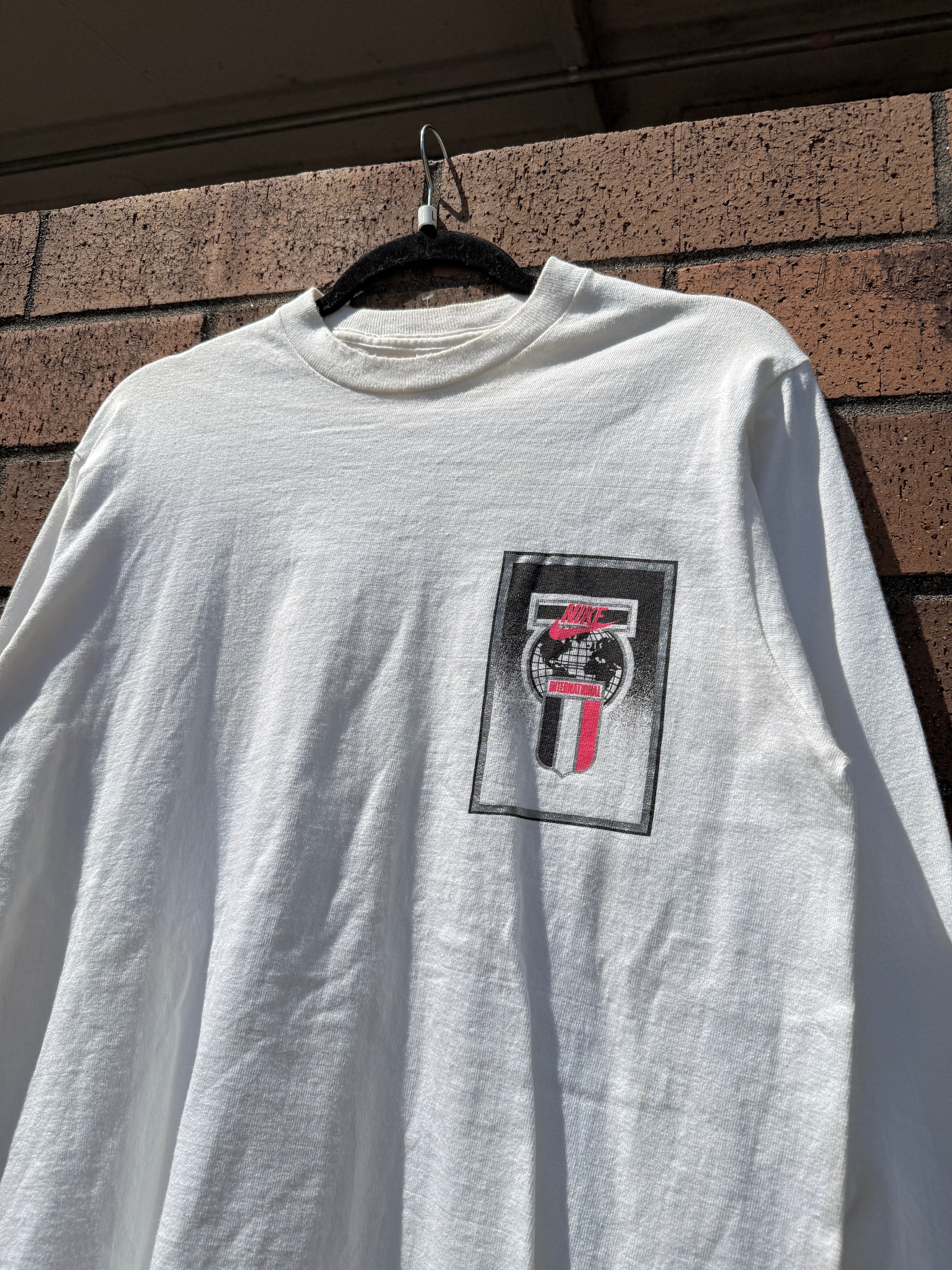 90s Nike International White / Pink Long Sleeve Tee Size L