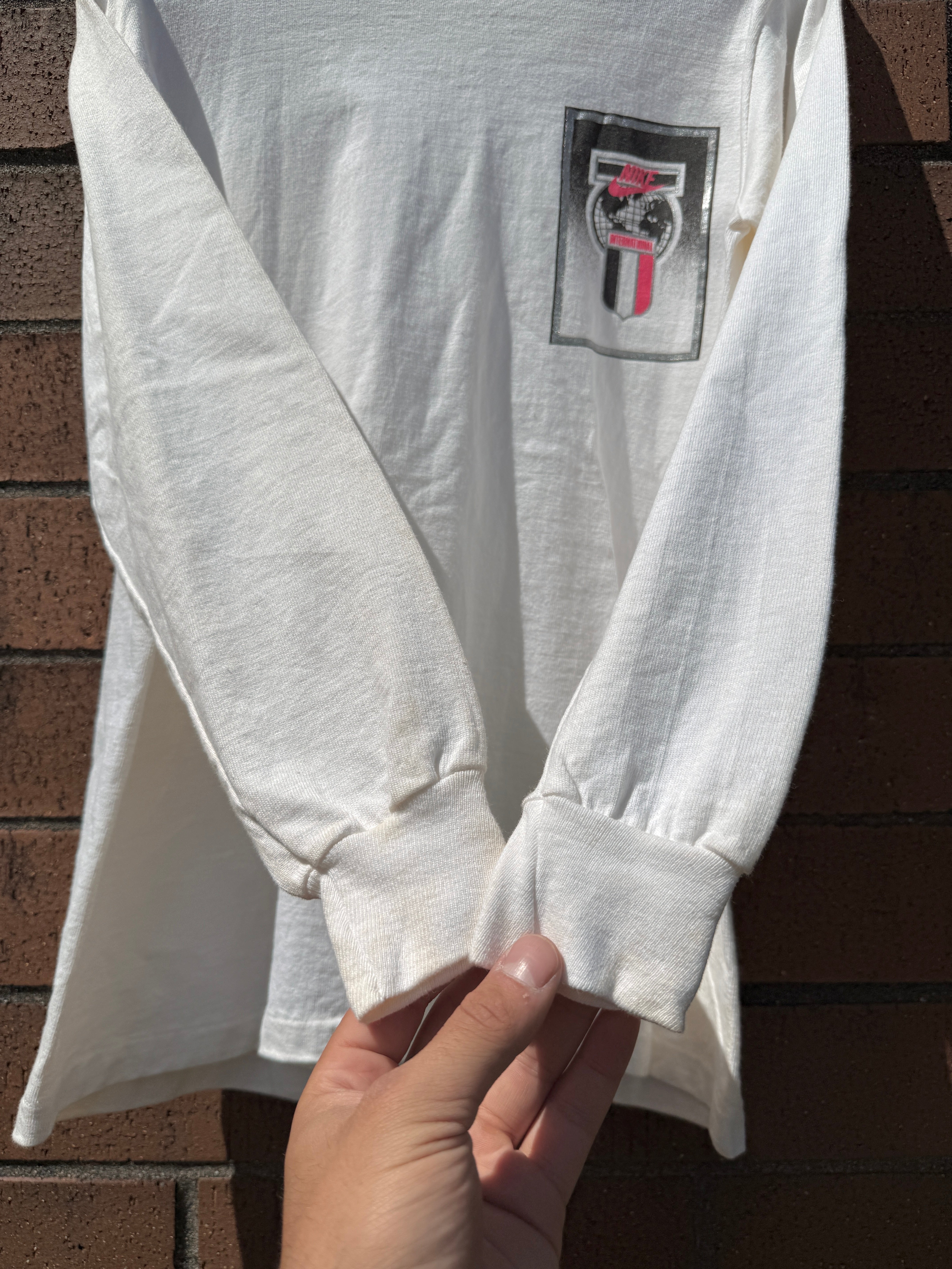 90s Nike International White / Pink Long Sleeve Tee Size L