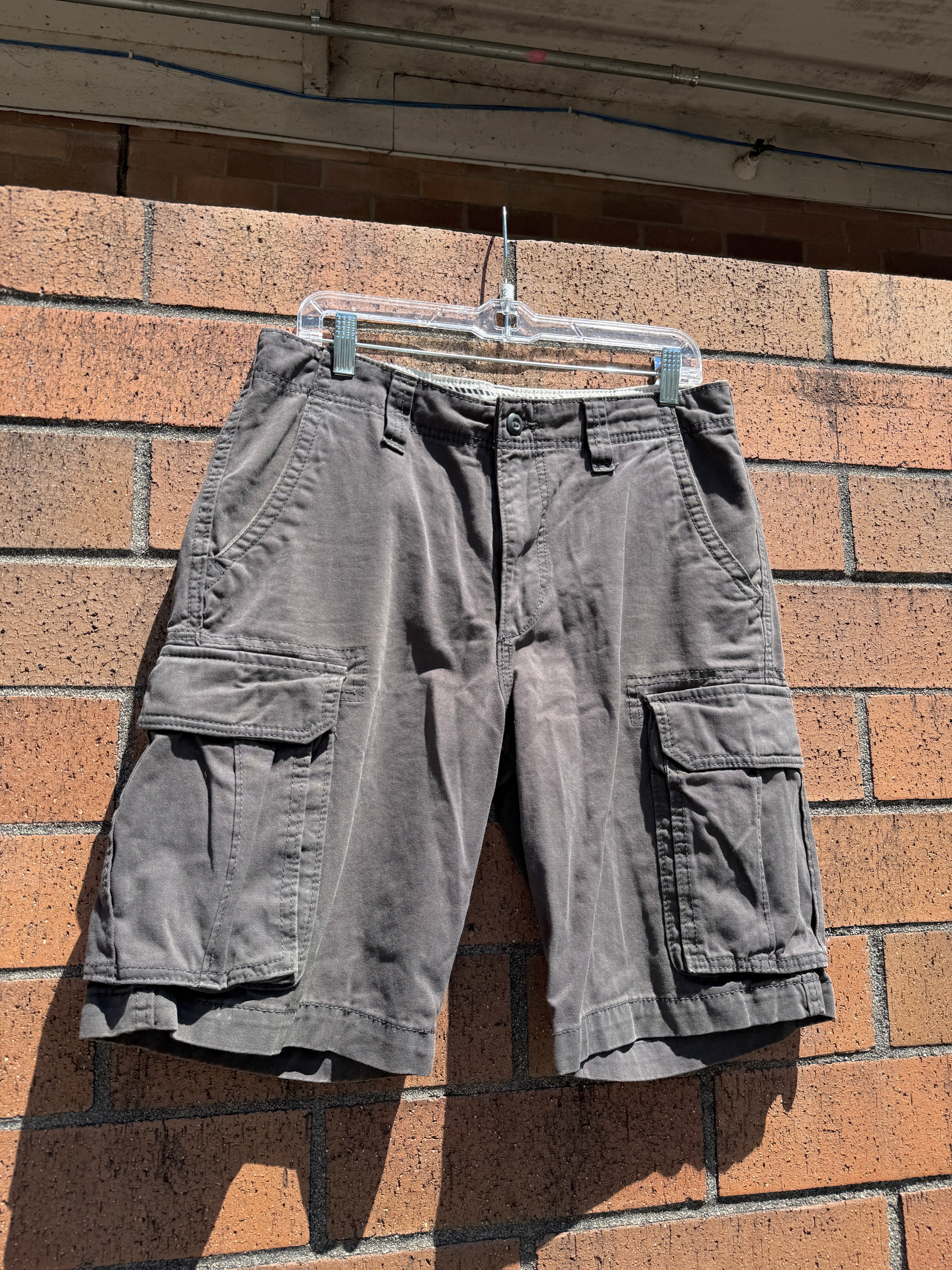2012 Old Navy Dark Grey Cargo Shorts Size 31