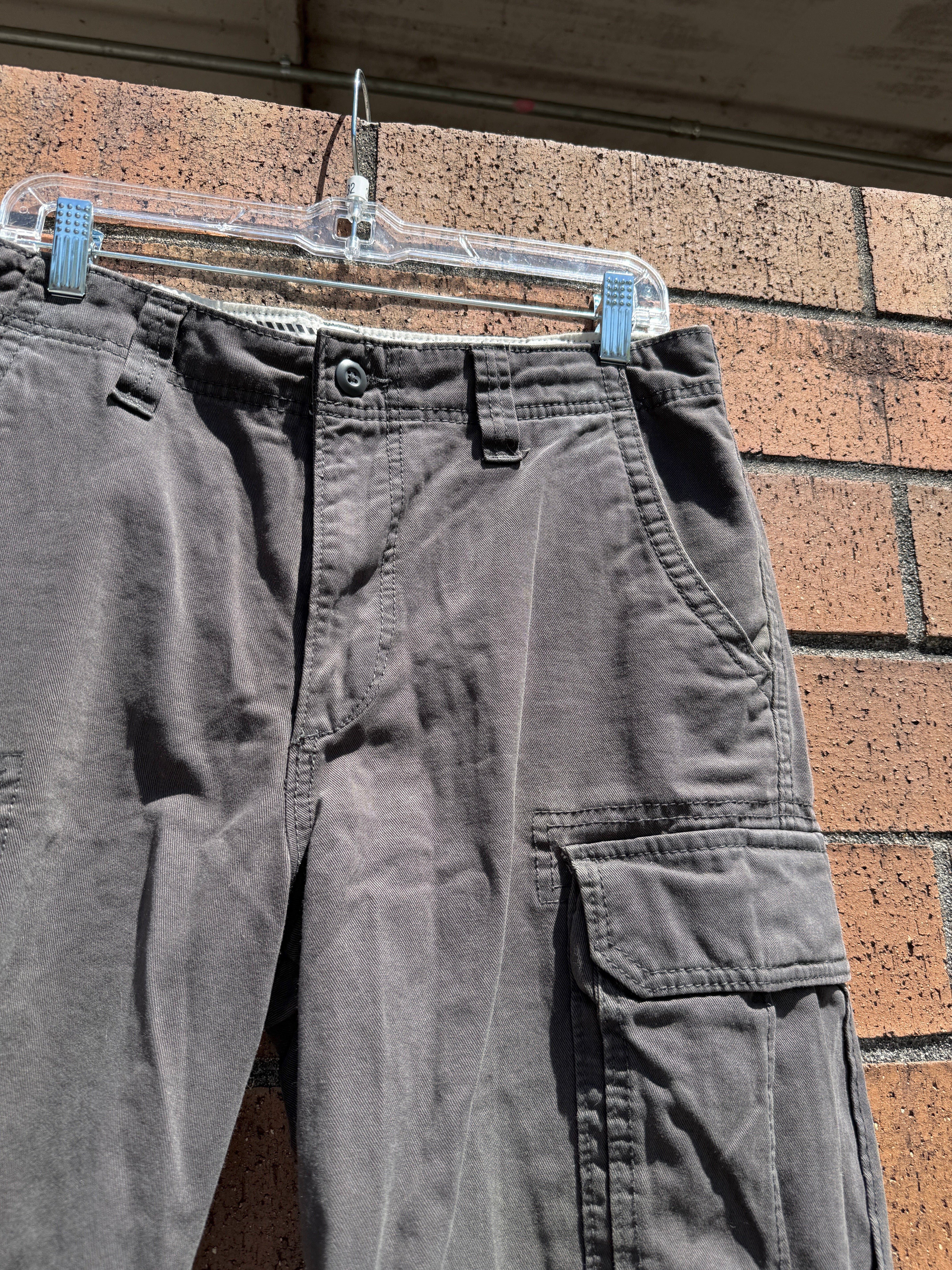 2012 Old Navy Dark Grey Cargo Shorts Size 31