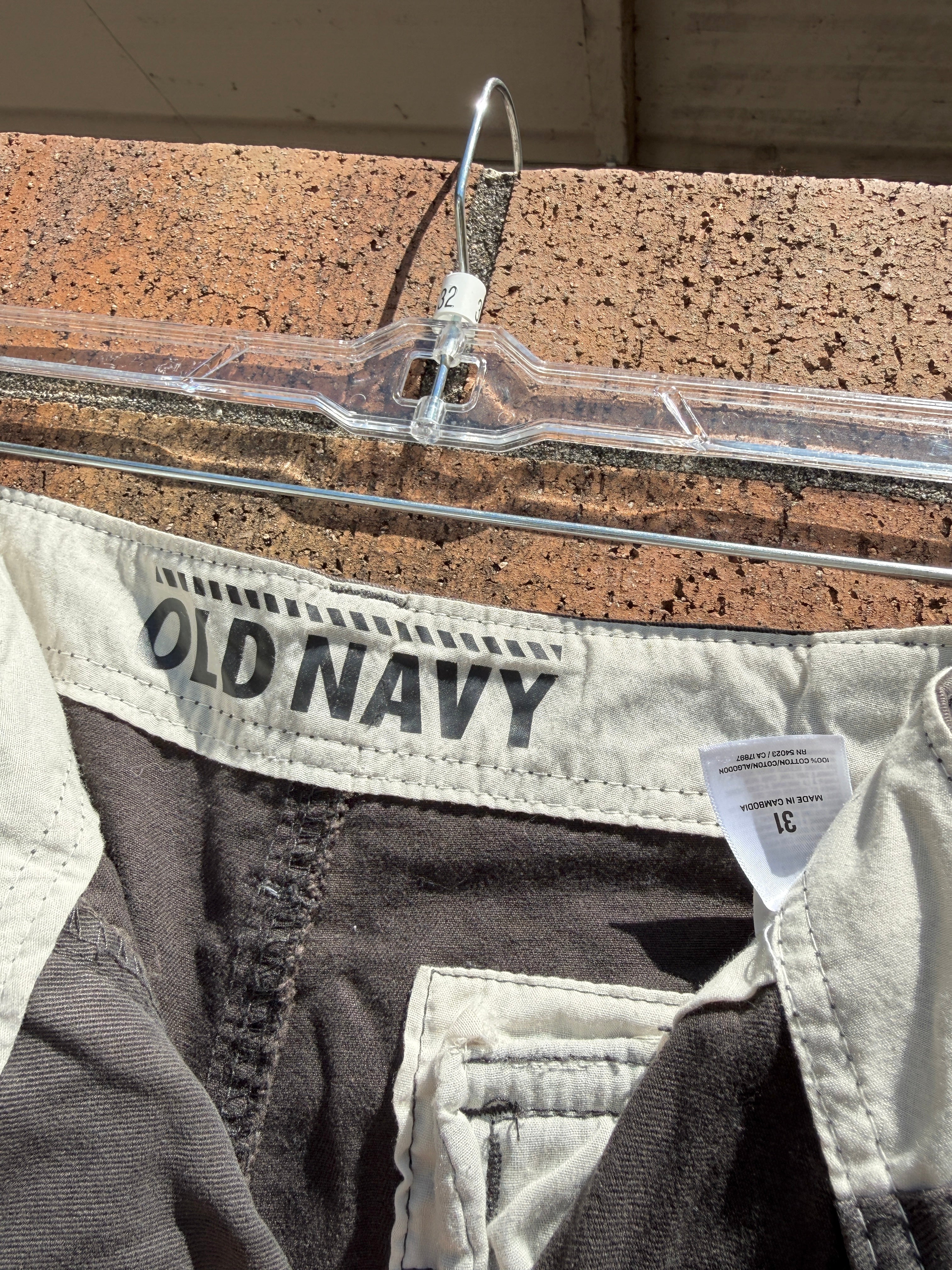 2012 Old Navy Dark Grey Cargo Shorts Size 31
