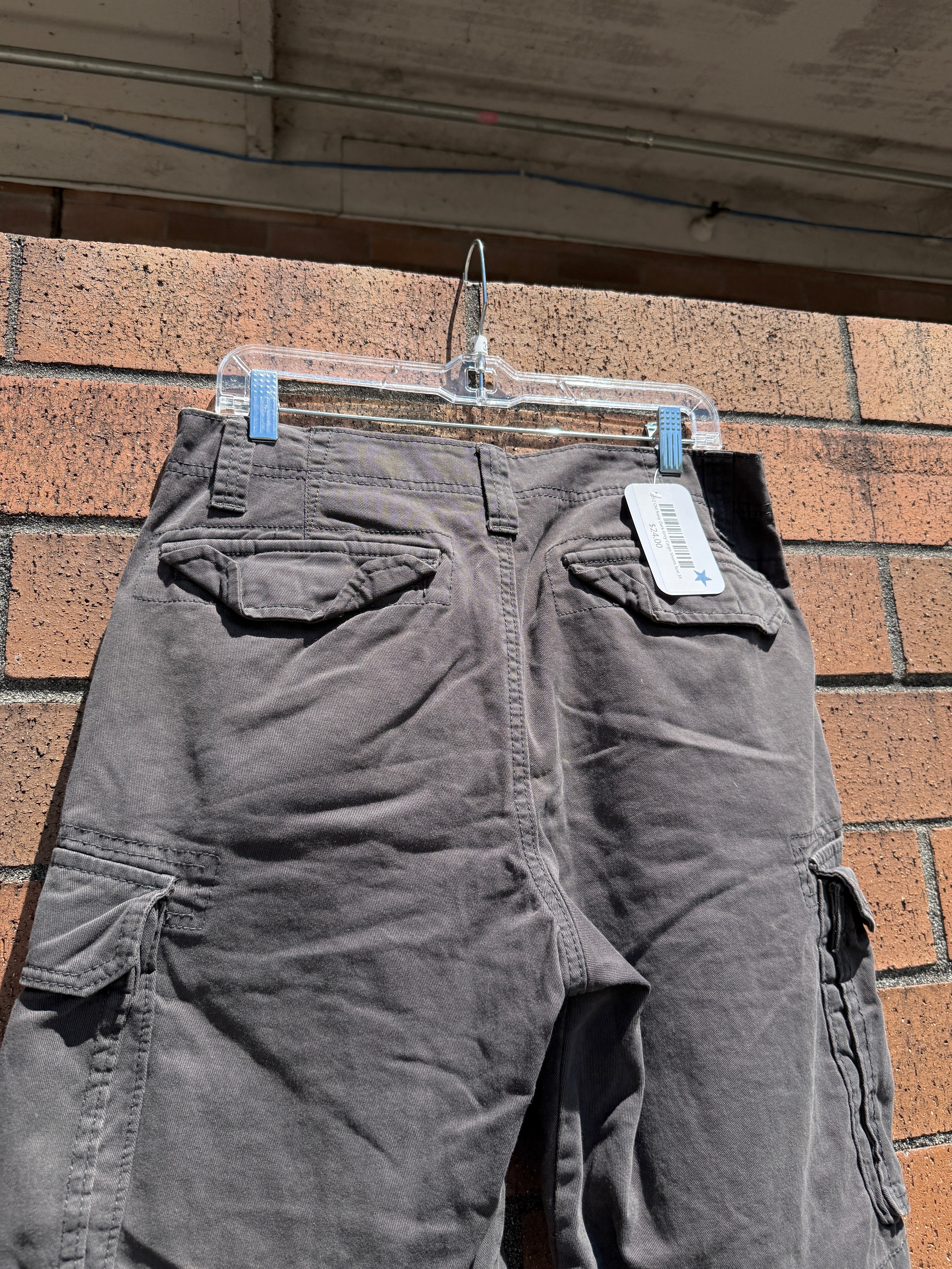 2012 Old Navy Dark Grey Cargo Shorts Size 31