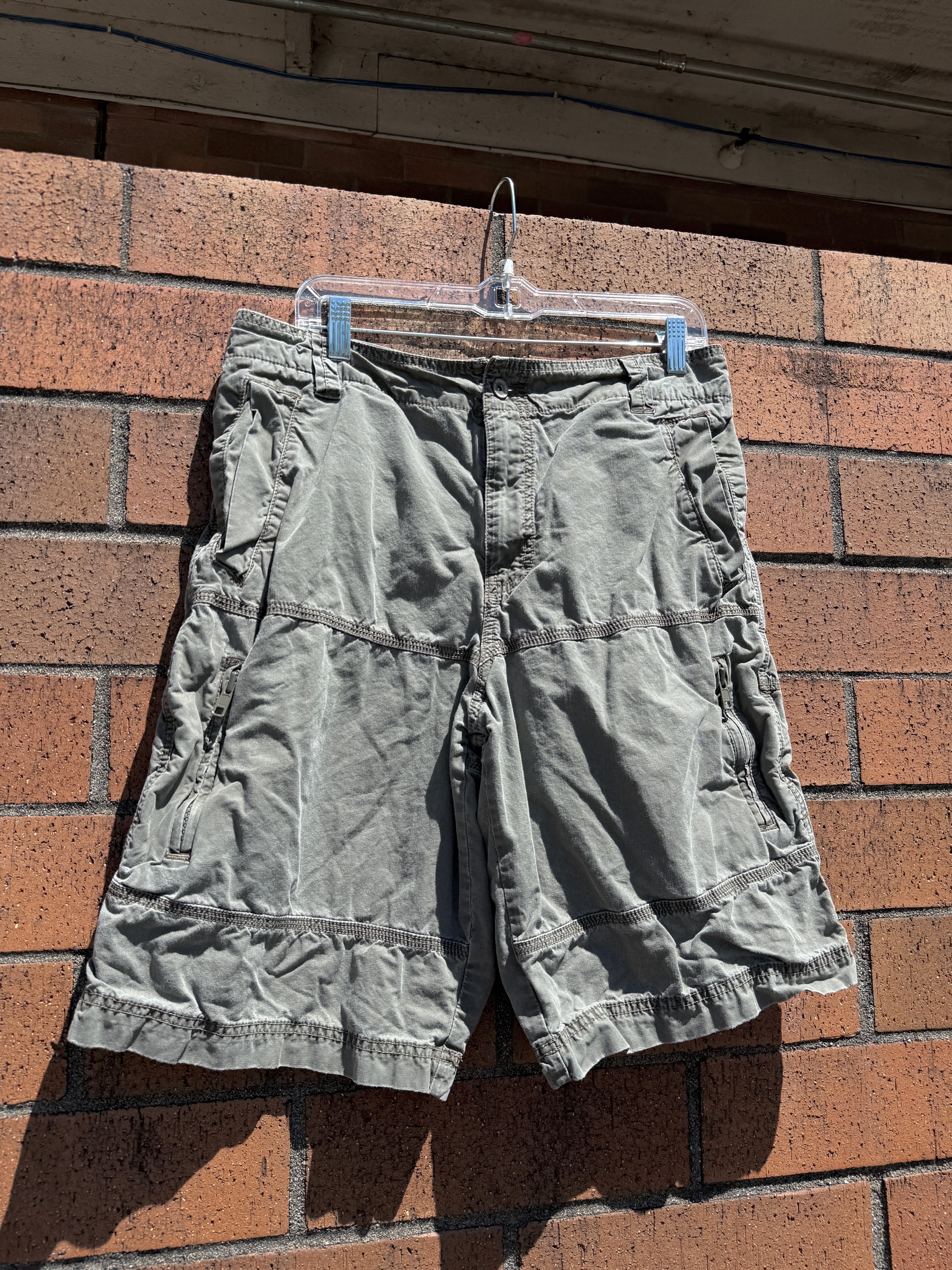 Y2K Mossimo Supply Olive Cargo Shorts Size 32