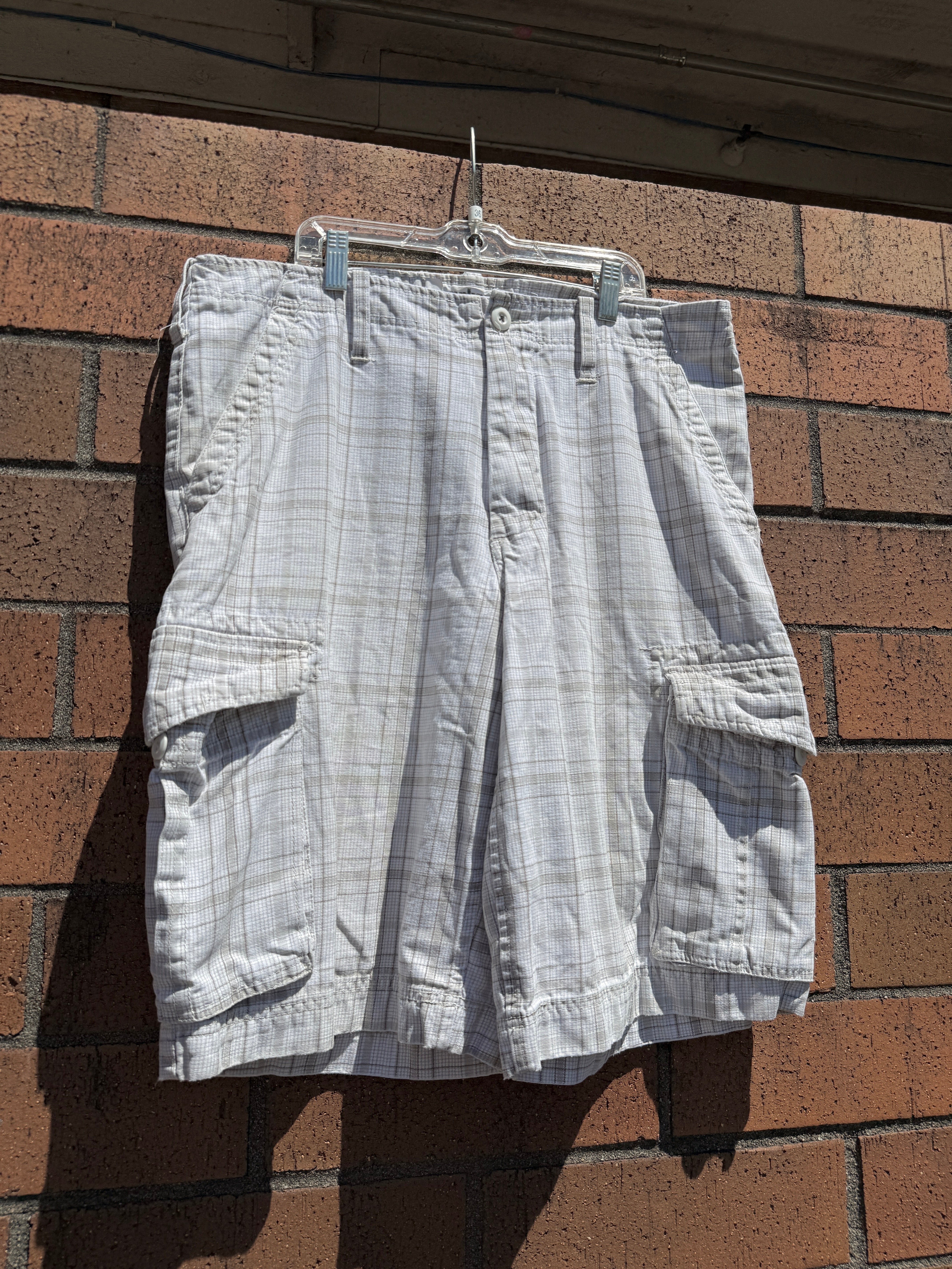 Y2K Urban Pipeline White / Grey Plaid Cargo Shorts Size 36