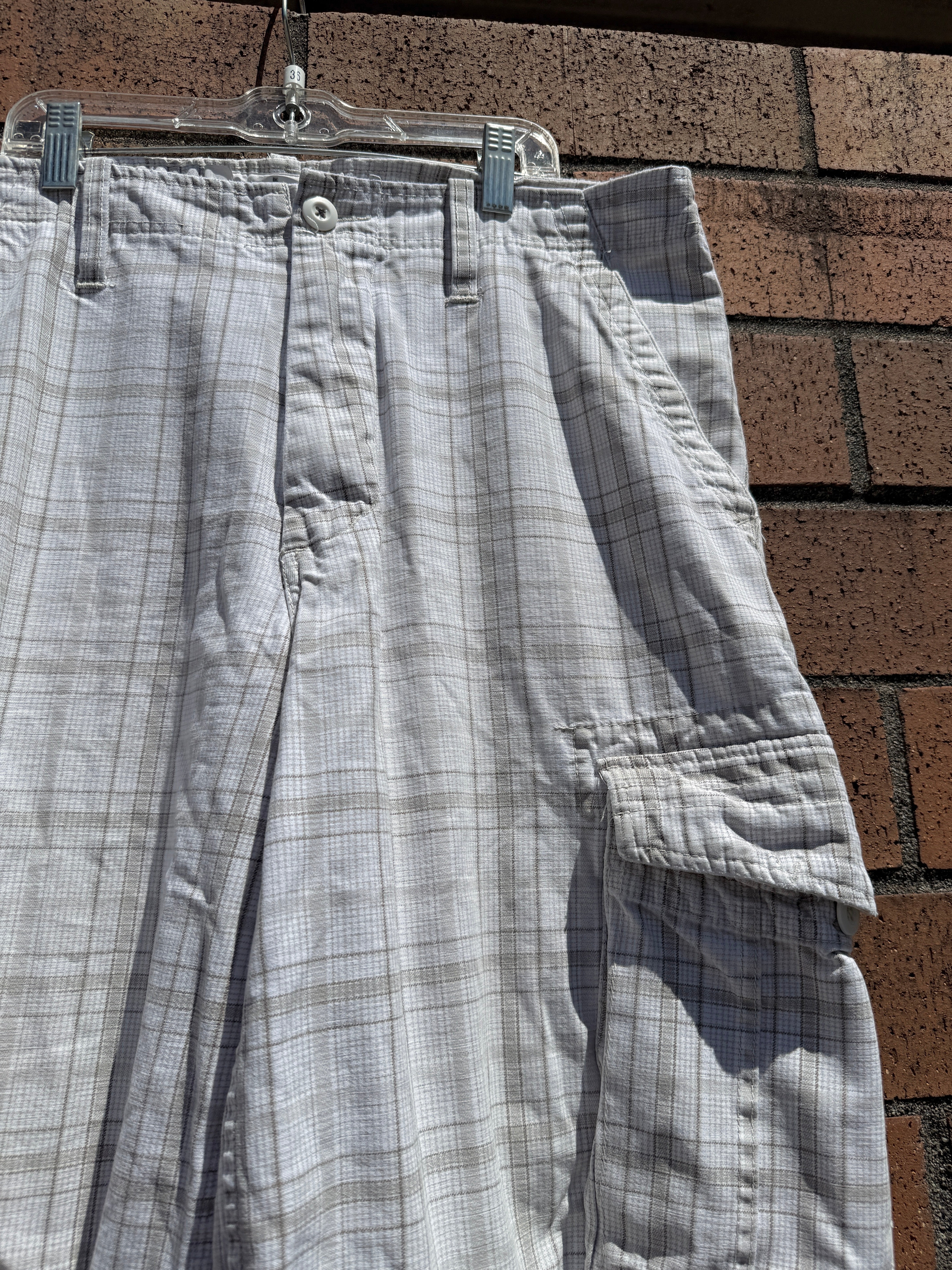 Y2K Urban Pipeline White / Grey Plaid Cargo Shorts Size 36