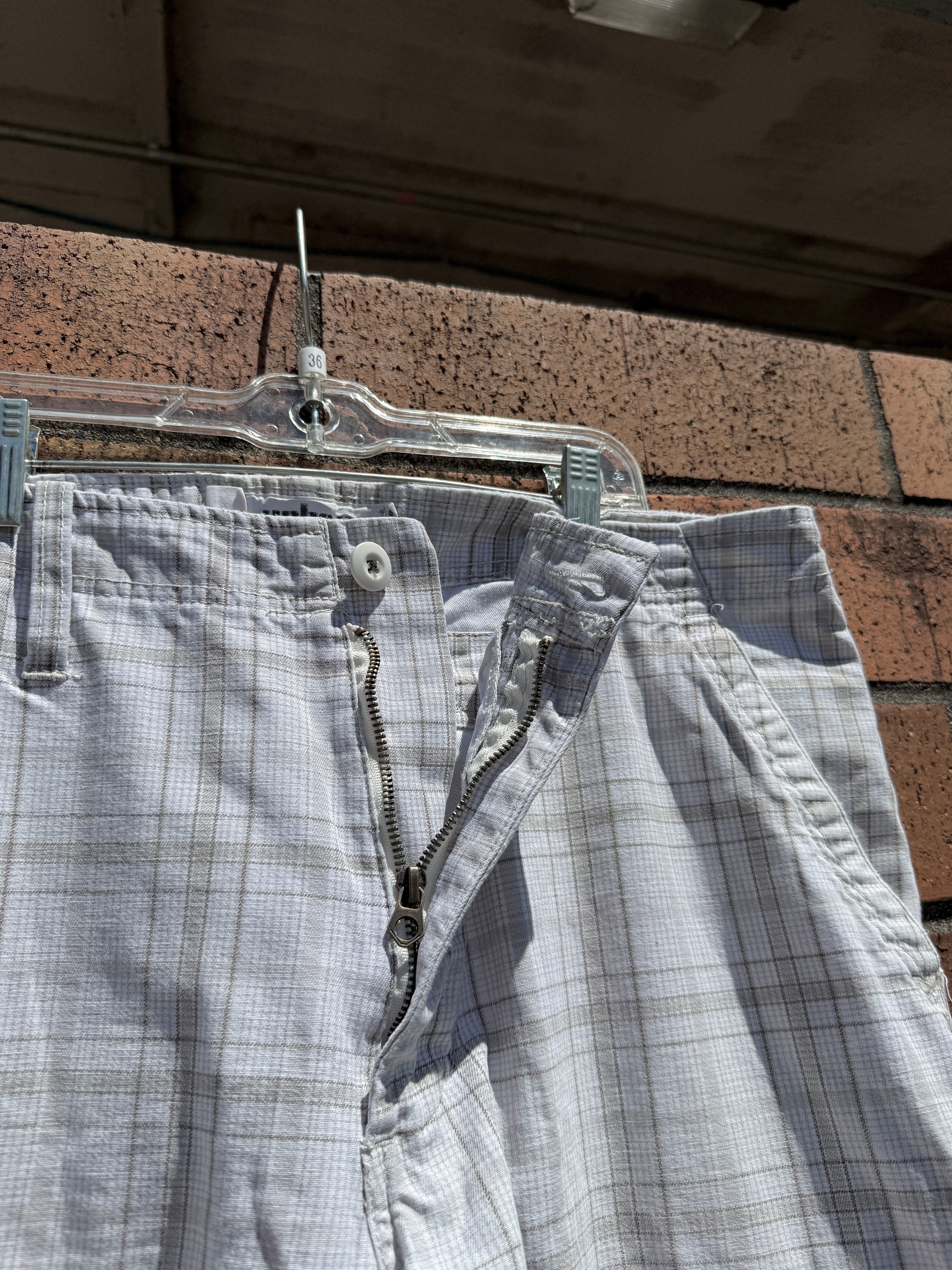 Y2K Urban Pipeline White / Grey Plaid Cargo Shorts Size 36