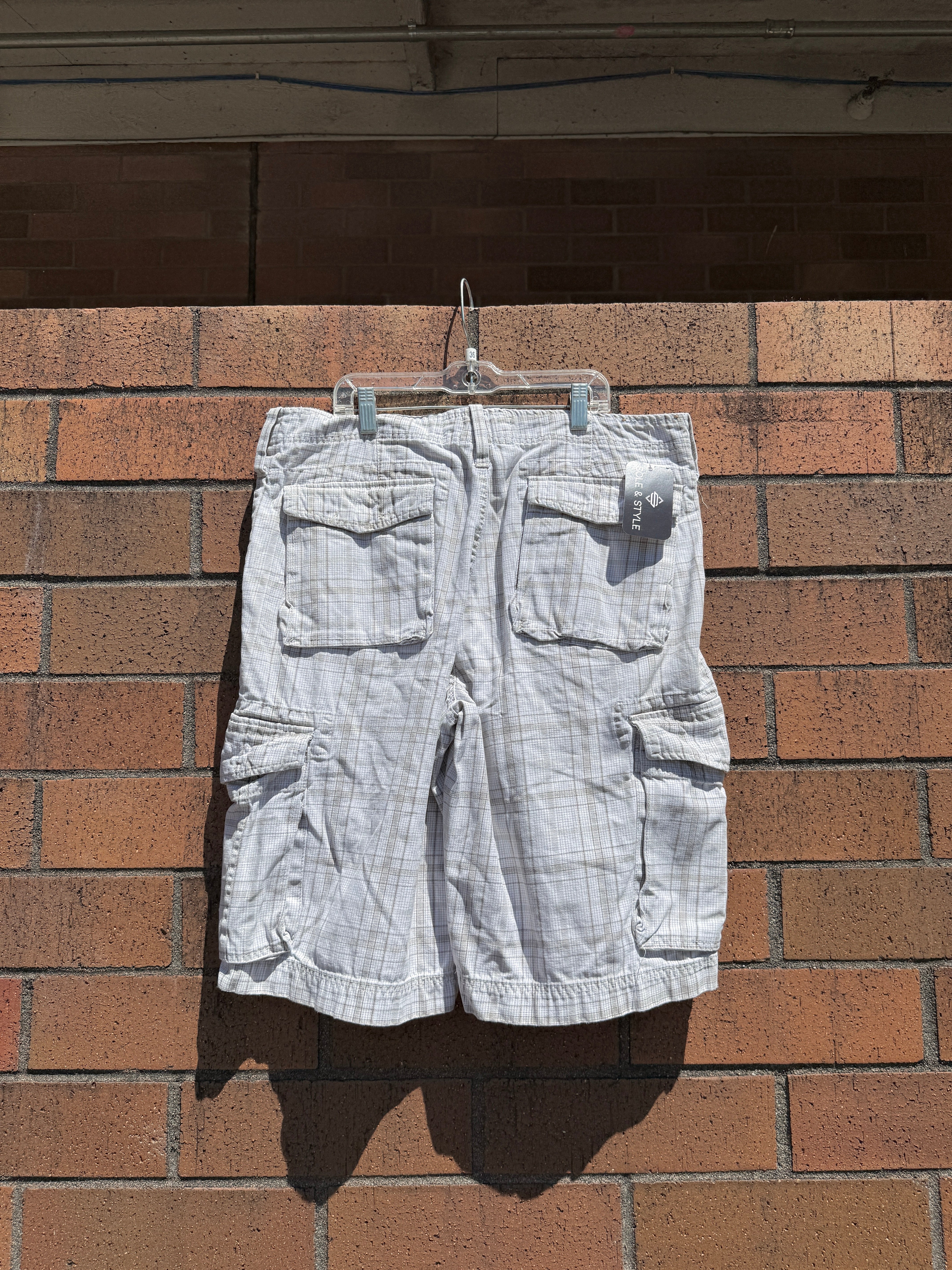 Y2K Urban Pipeline White / Grey Plaid Cargo Shorts Size 36