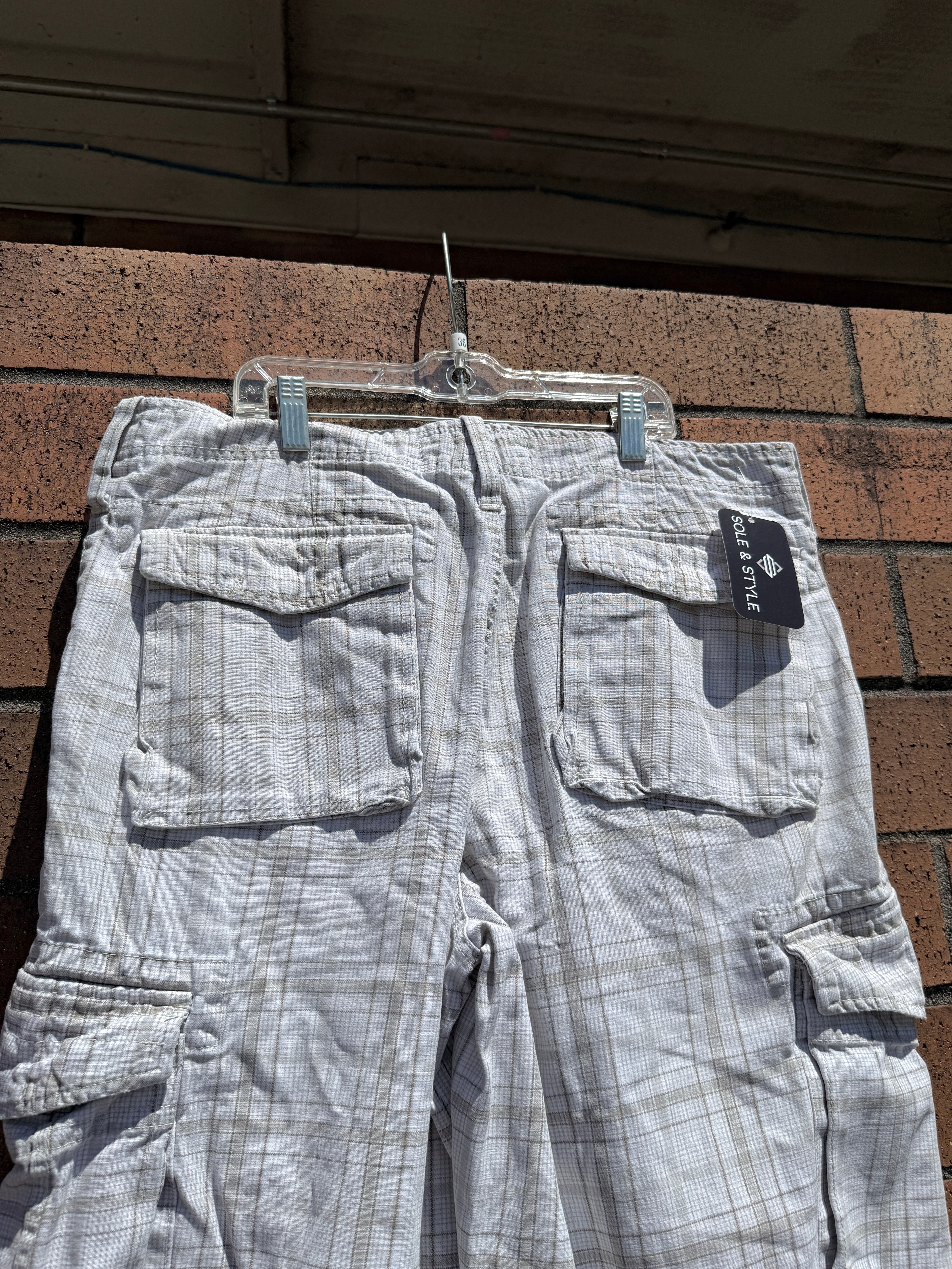 Y2K Urban Pipeline White / Grey Plaid Cargo Shorts Size 36