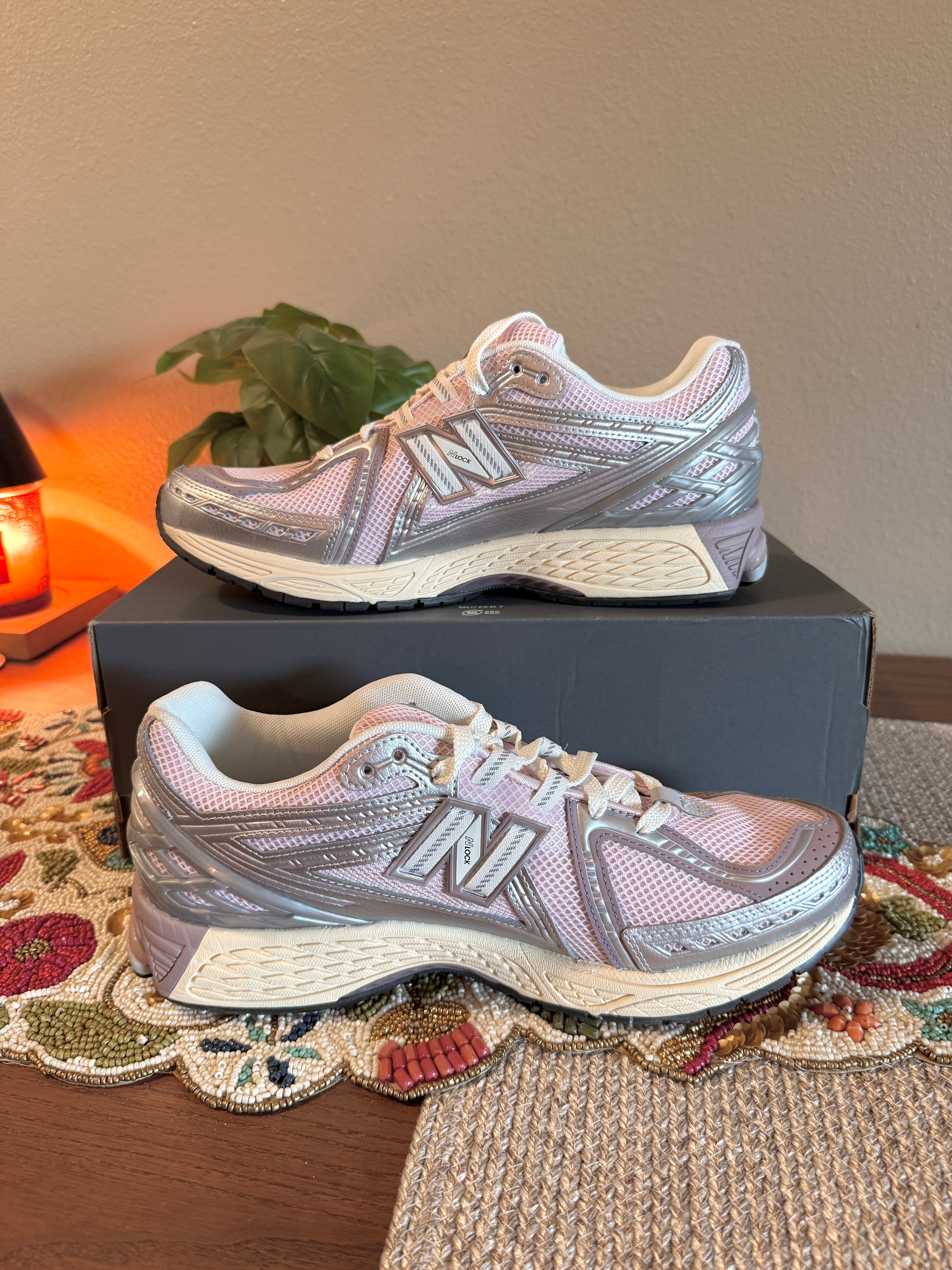 New Balance 1906R Rose Sugar Silver Size 11.5 MISSING LID