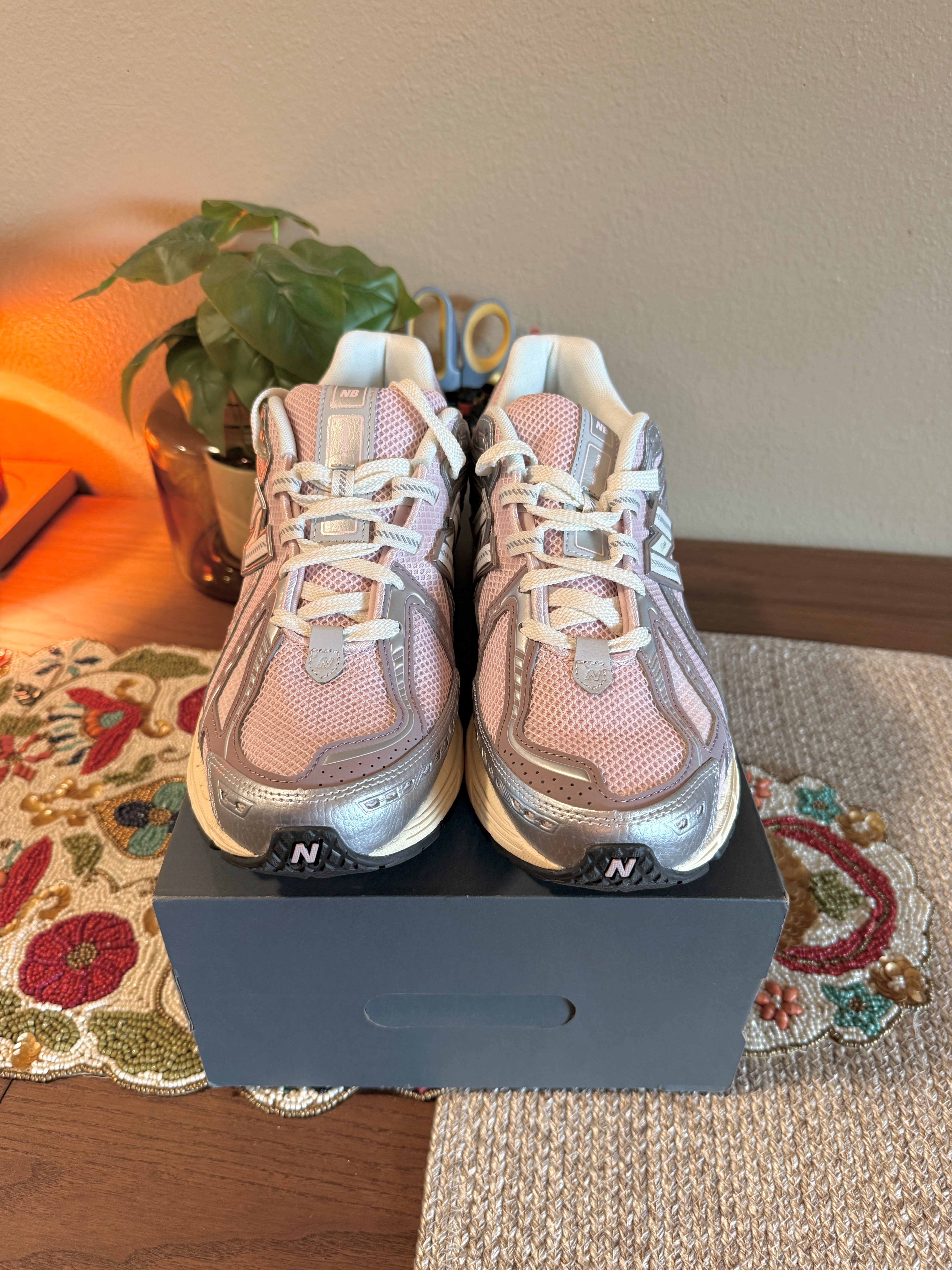 New Balance 1906R Rose Sugar Silver Size 11.5 MISSING LID
