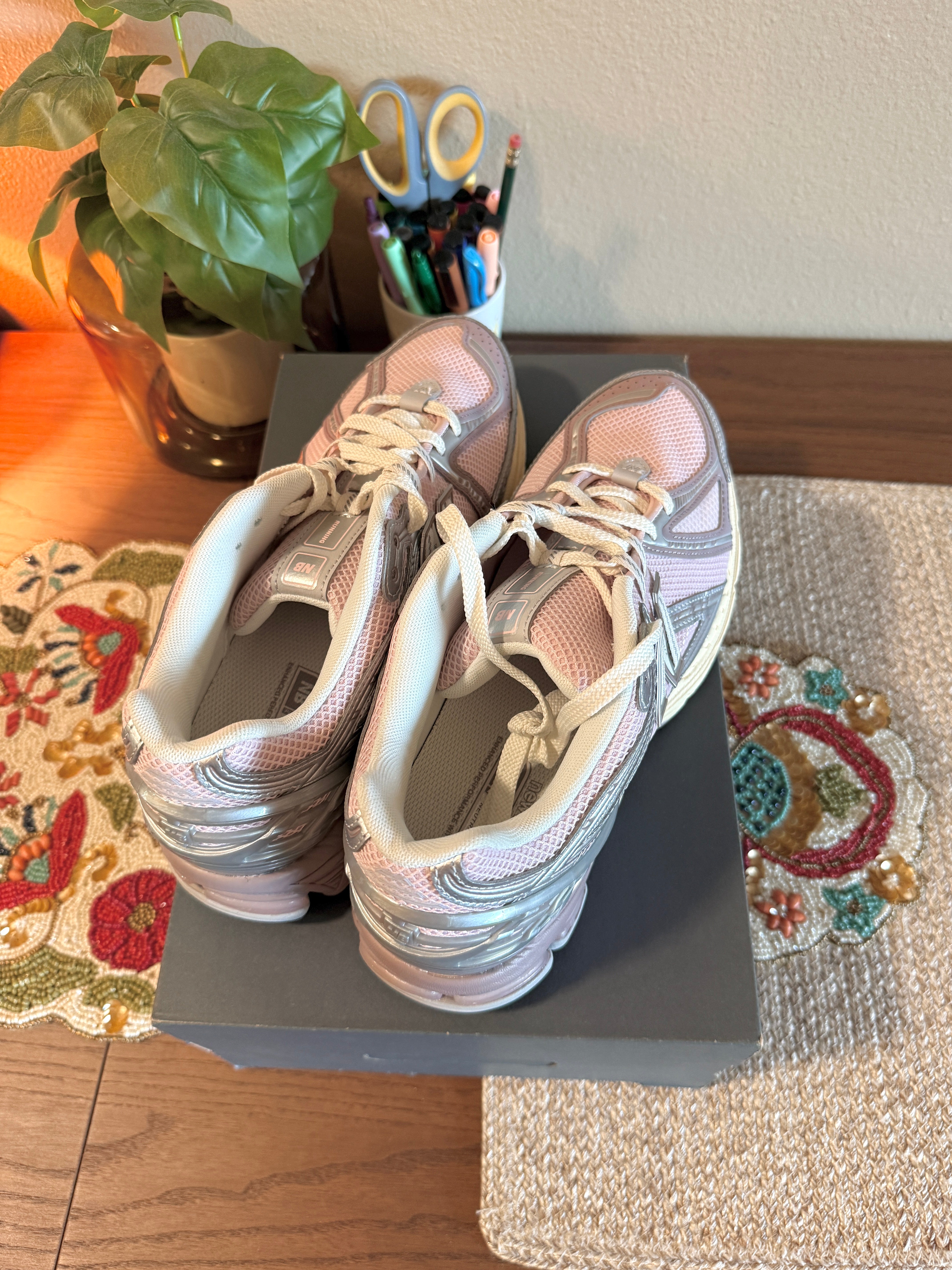 New Balance 1906R Rose Sugar Silver Size 11.5 MISSING LID