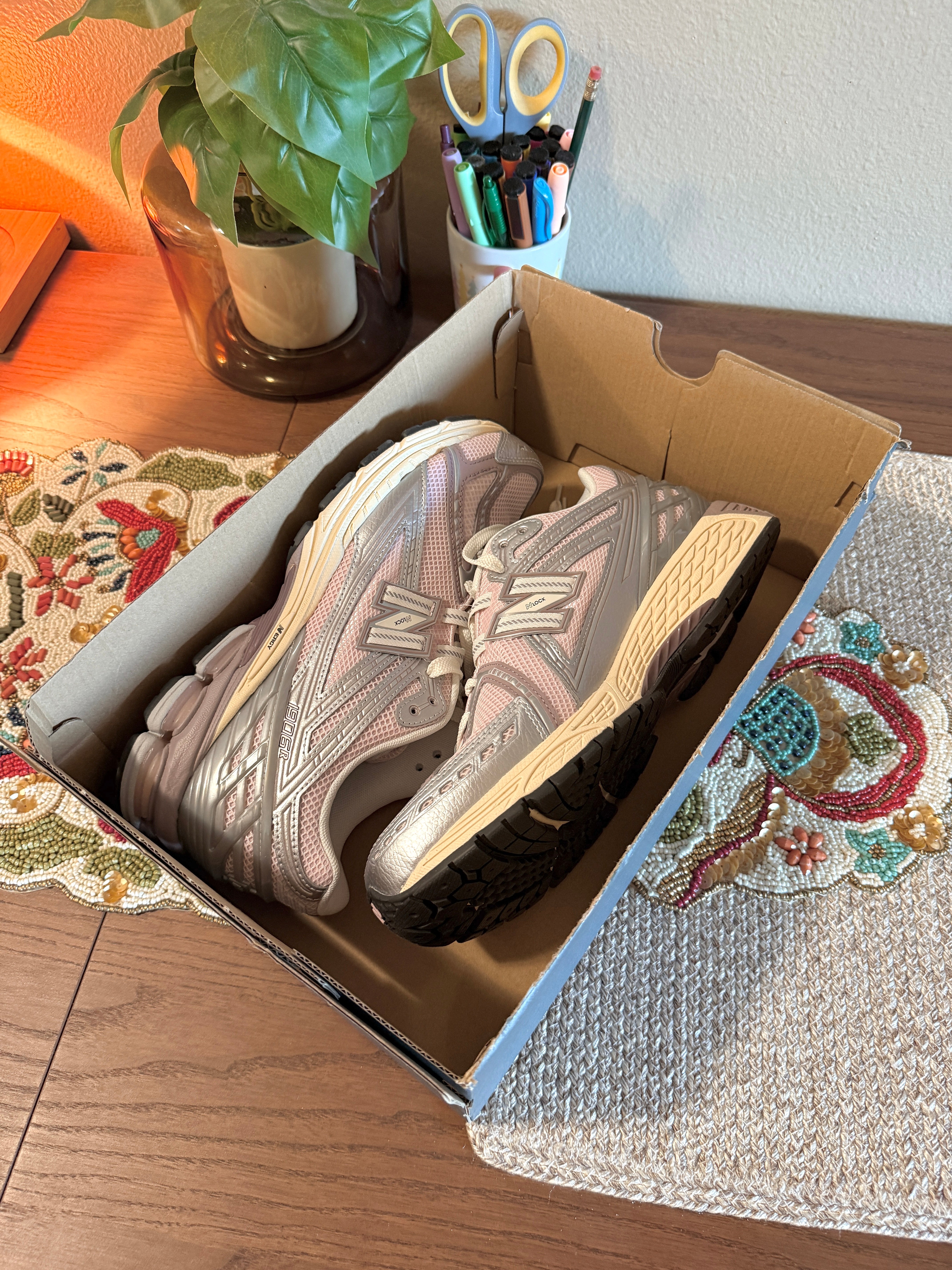 New Balance 1906R Rose Sugar Silver Size 11.5 MISSING LID