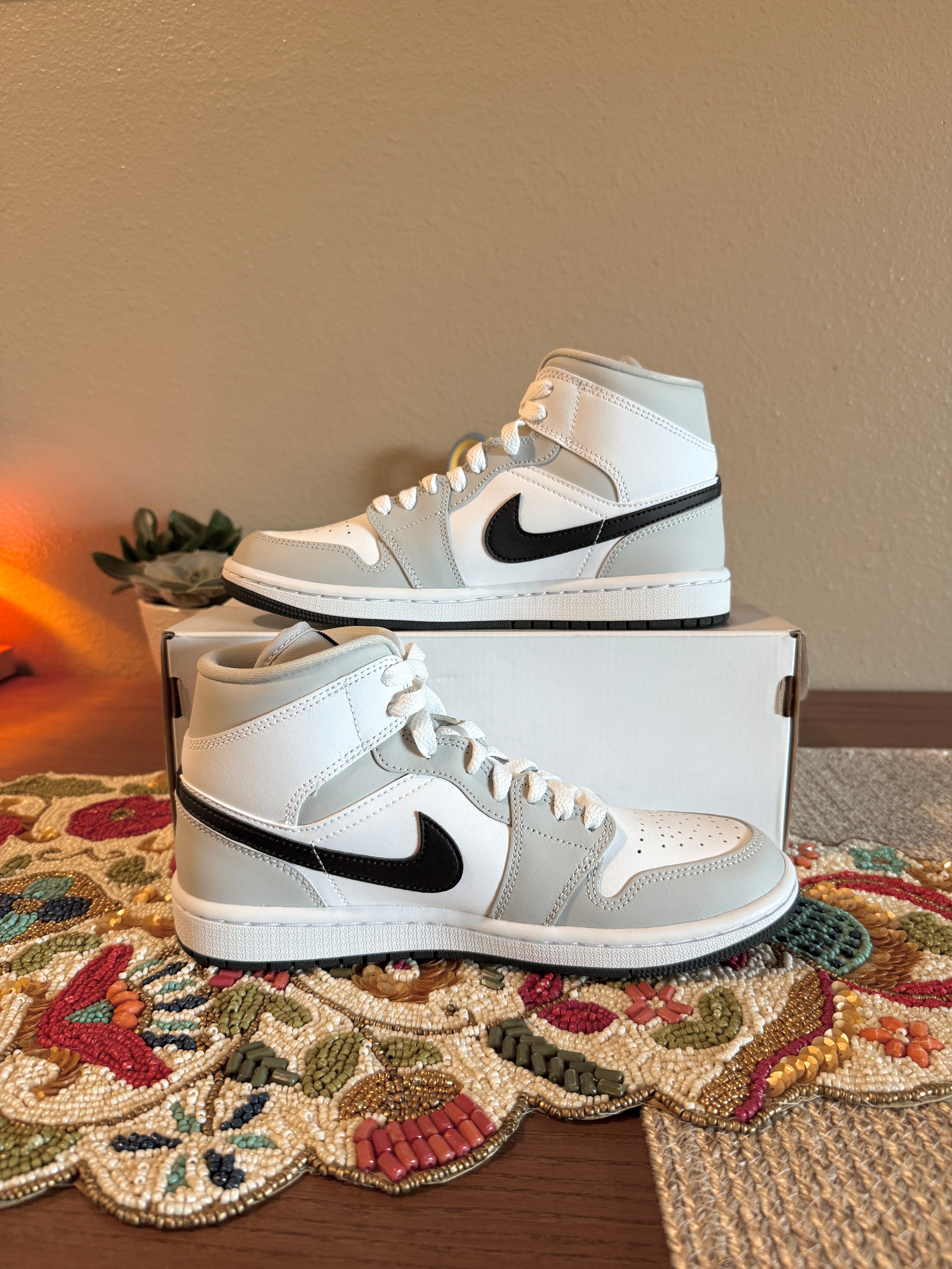 Jordan 1 Mid Light Smoke Grey (Women's) Size 7