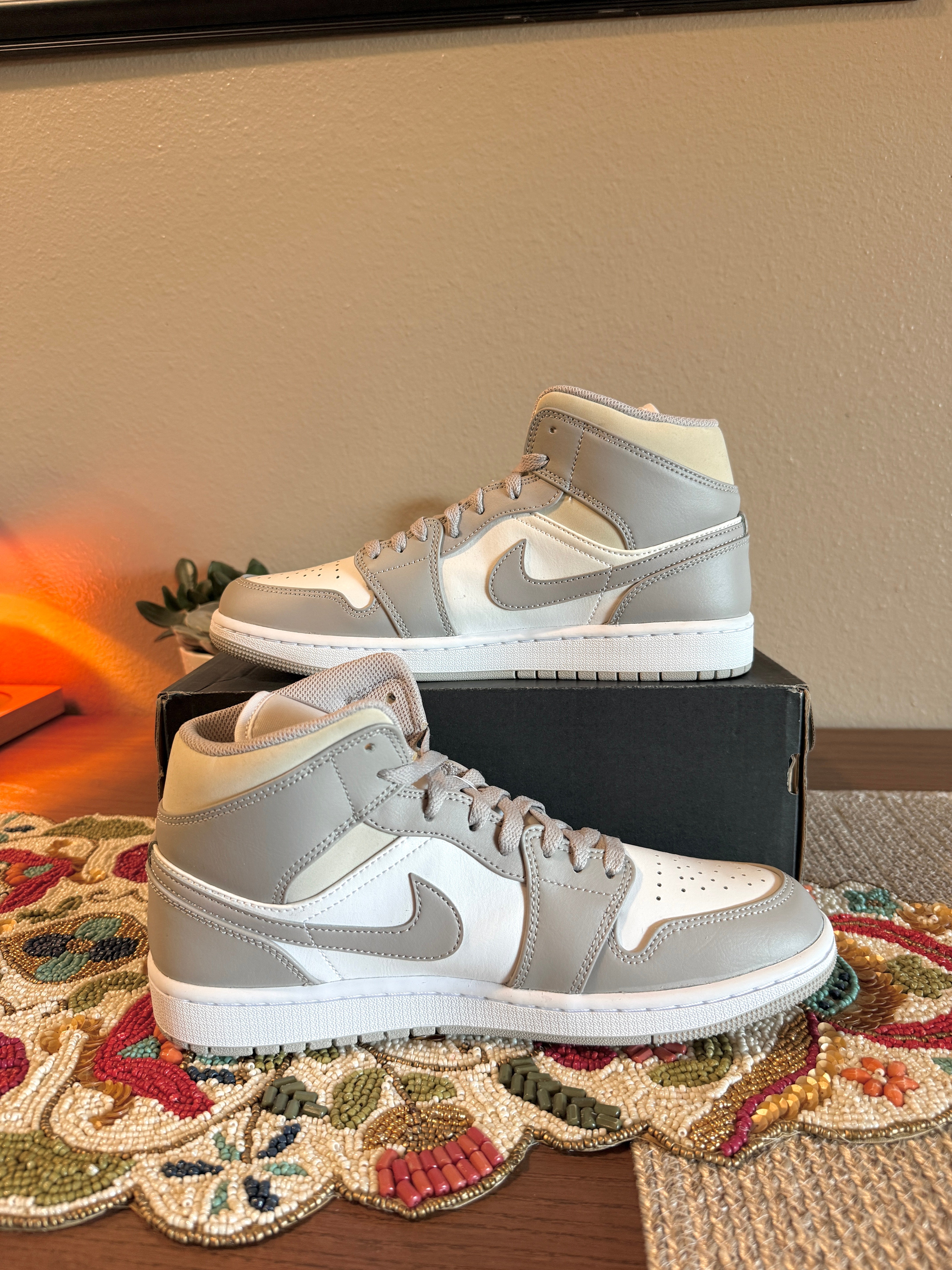 Jordan 1 Mid Linen Size 9