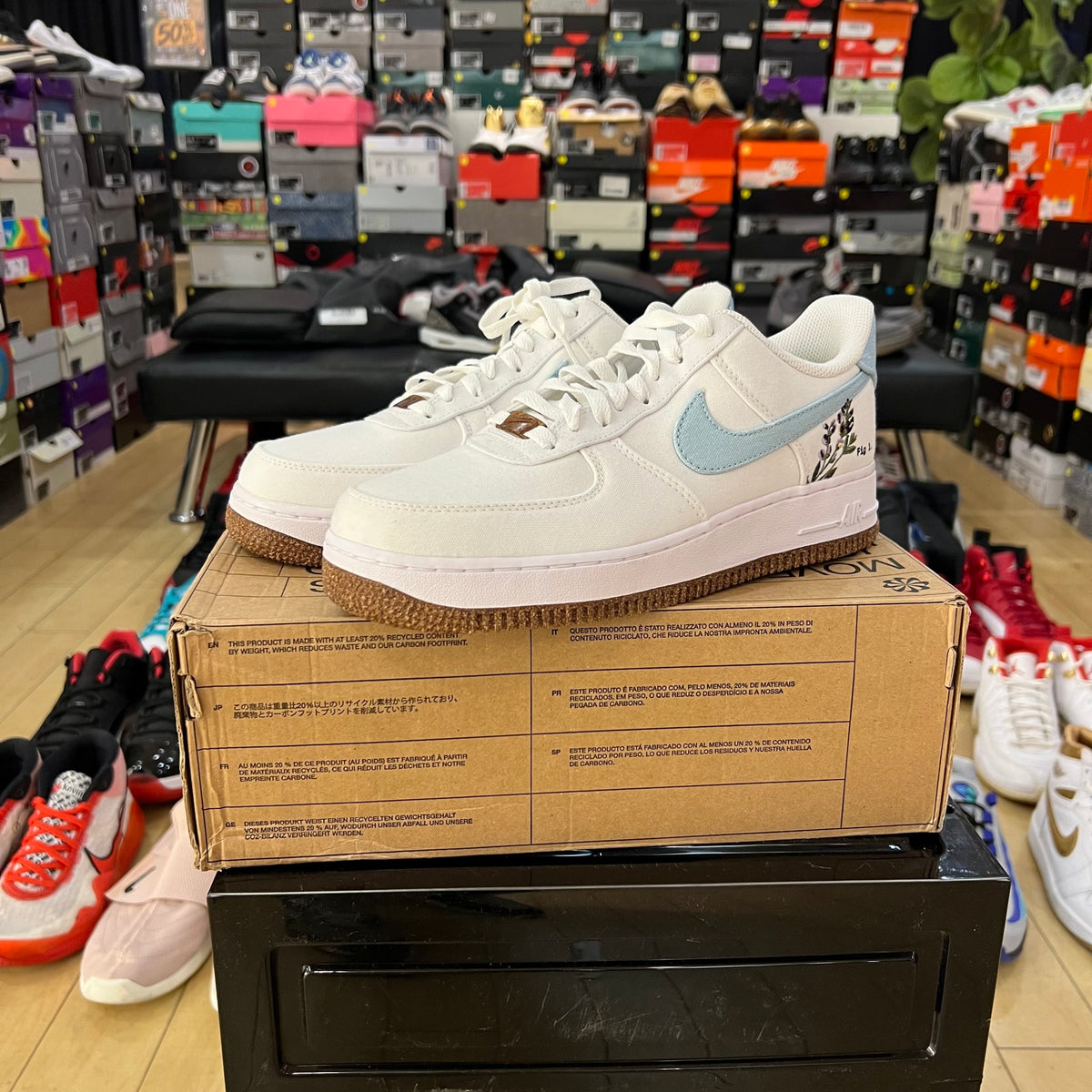 Nike Air Force 1 Indigo (Women's) Tear on heel tab