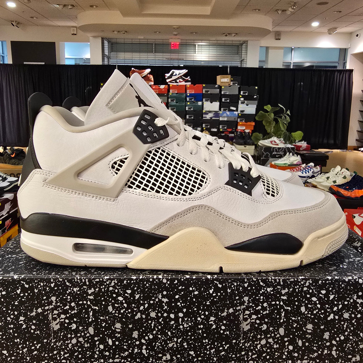 Jordan 4 Retro Military Black USED