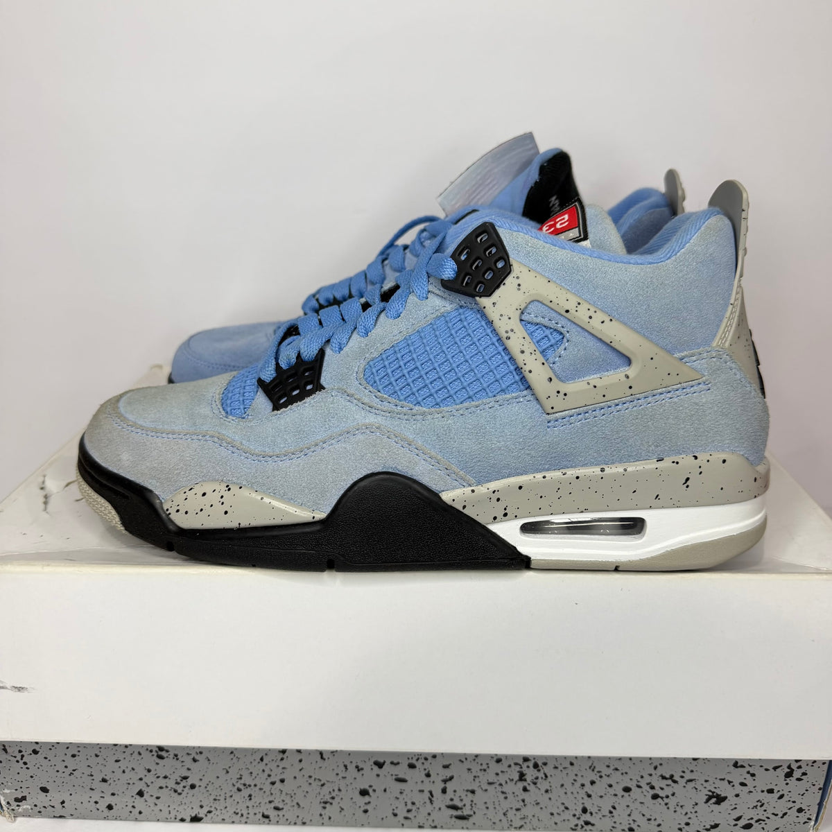 Jordan 4 Retro University Blue (used)