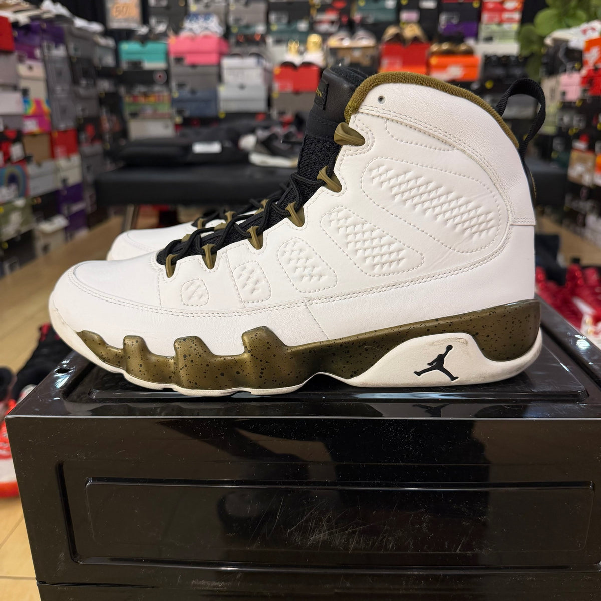 Jordan 9 Retro Statue (Used, no box)