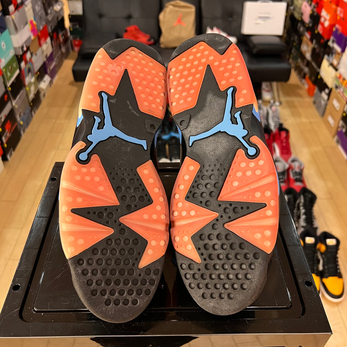 Jordan 6 Retro UNC no box yellowing