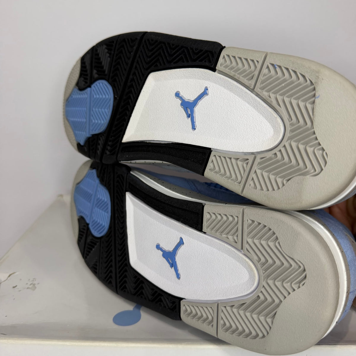 Jordan 4 Retro University Blue (used)
