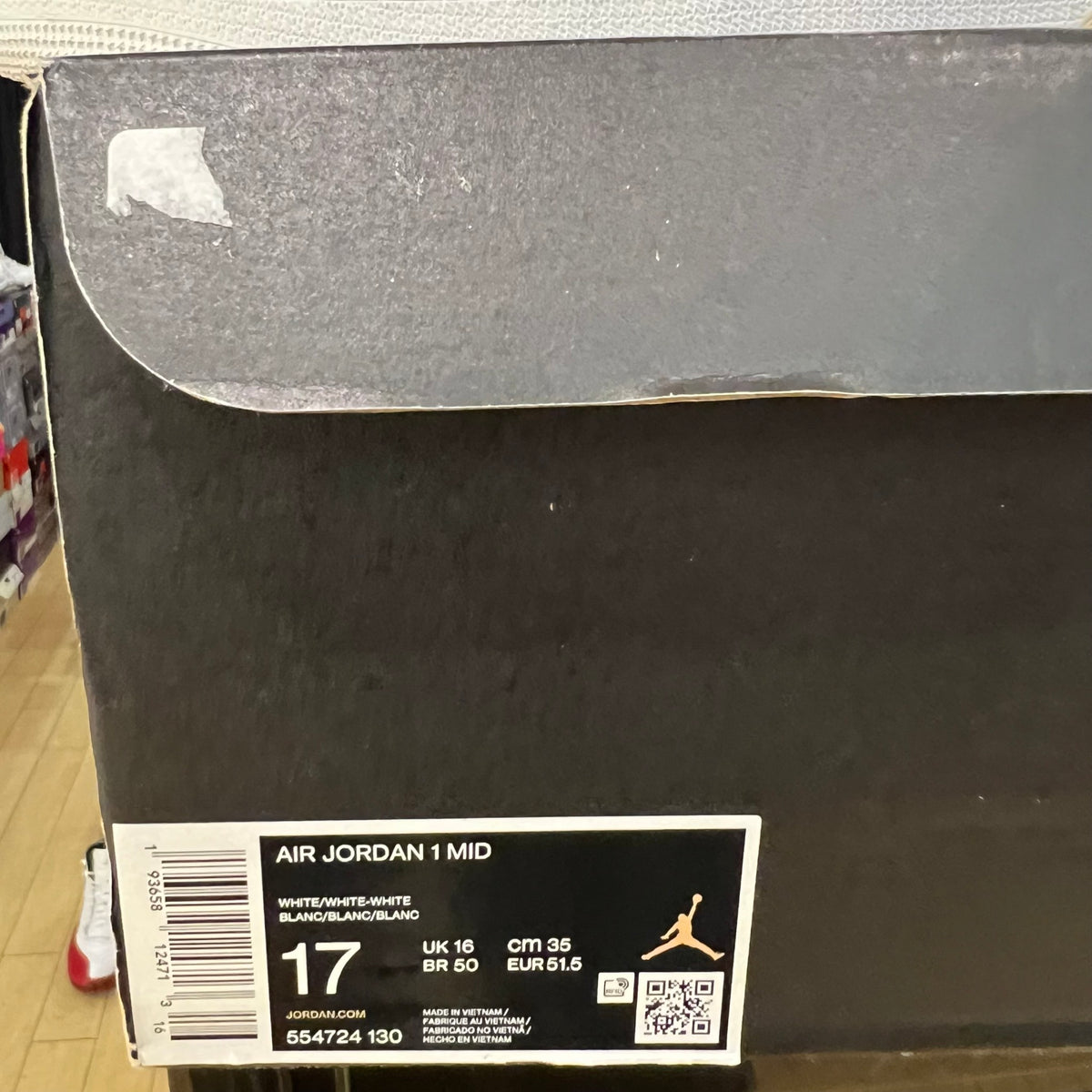 Jordan 1 Mid Triple White 2.0 (2020) used yellowing
