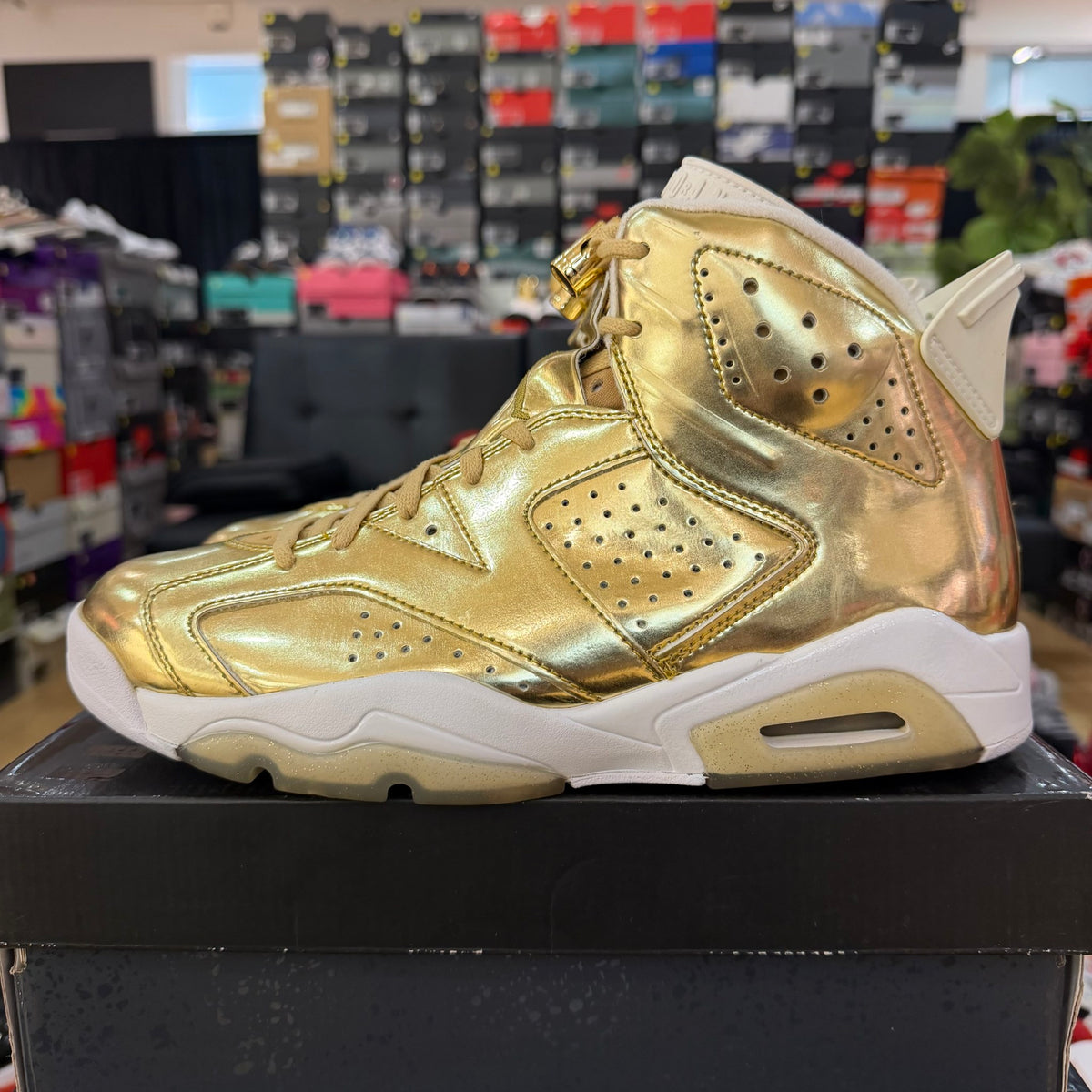 Jordan 6 Retro Pinnacle Metallic Gold