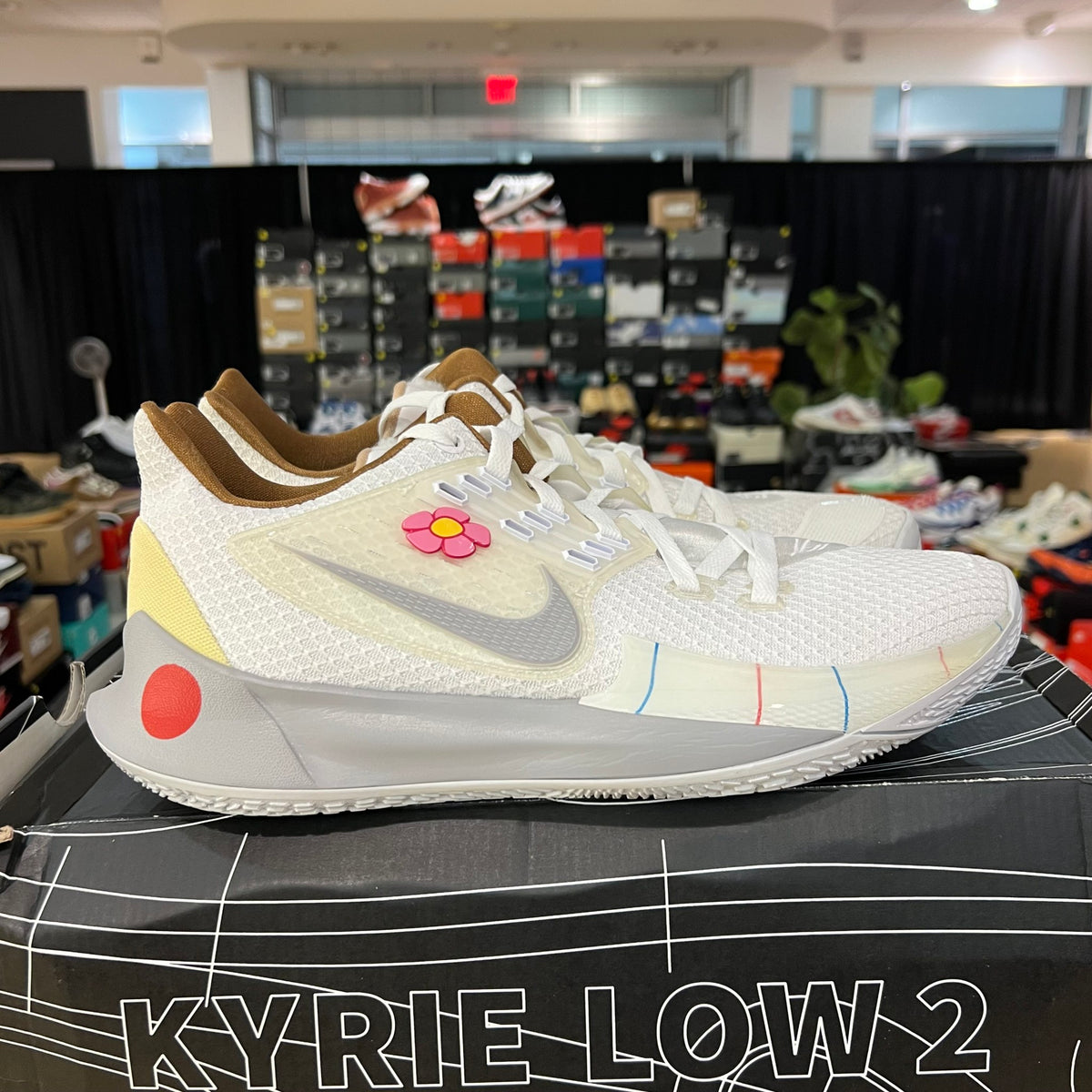 Nike Kyrie 2 Low Spongebob Sandy Cheeks used yellowing 