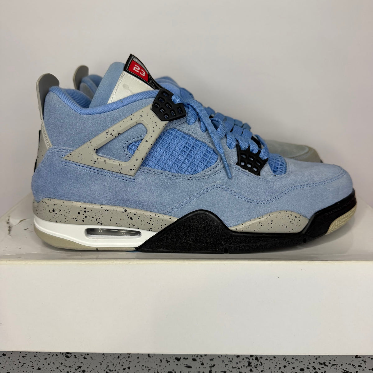 Jordan 4 Retro University Blue (used)