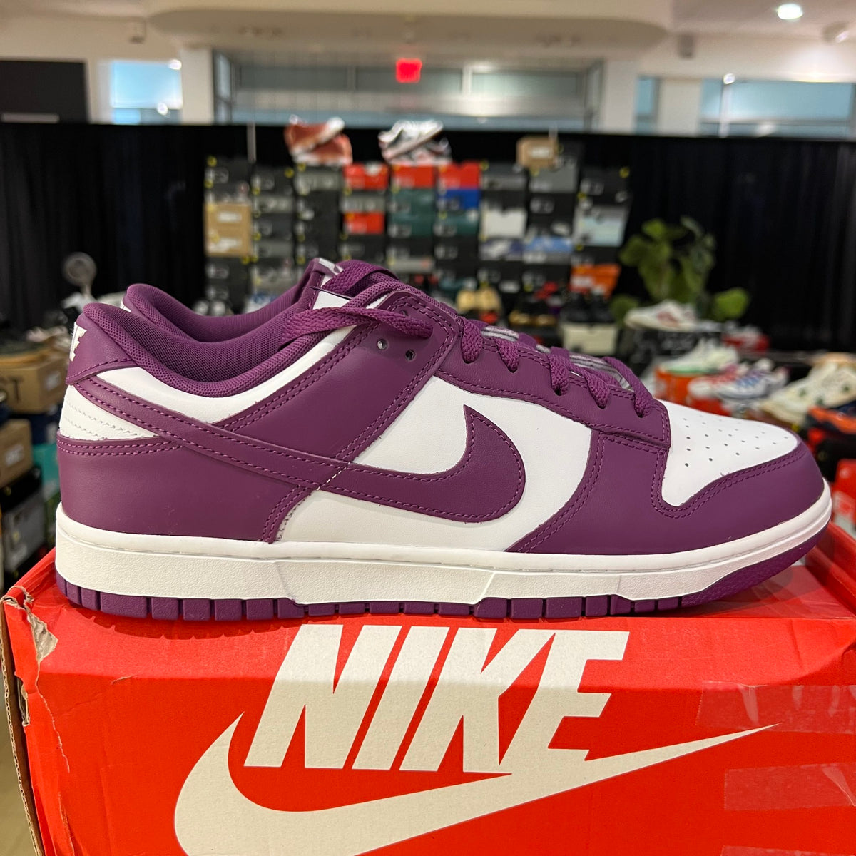 Nike Dunk Low White Viotech used damaged box 