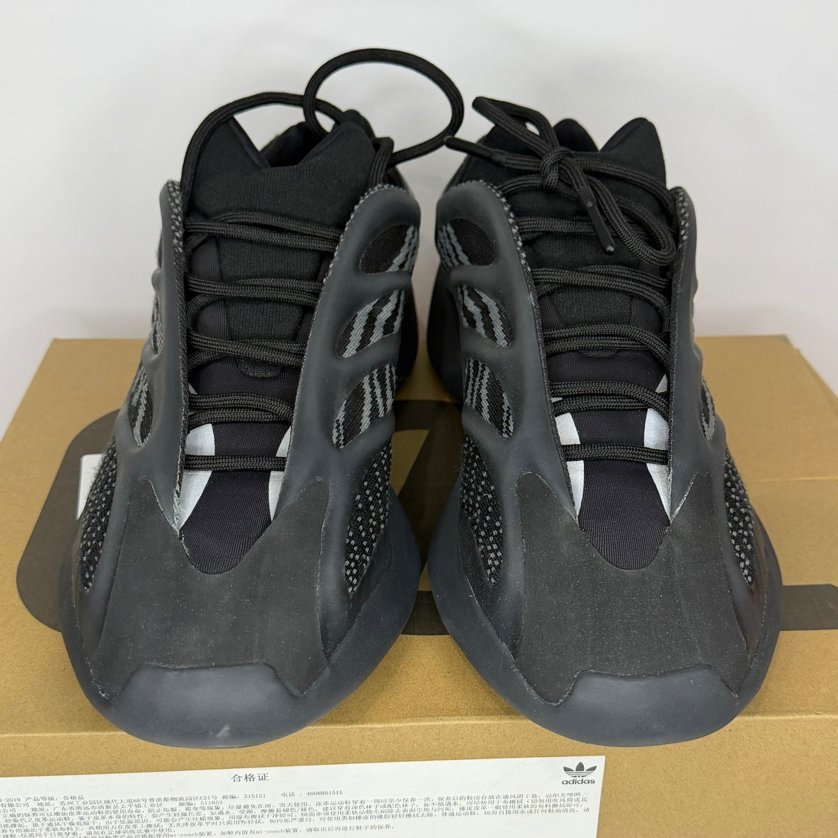 adidas Yeezy 700 V3 Dark Glow (used)