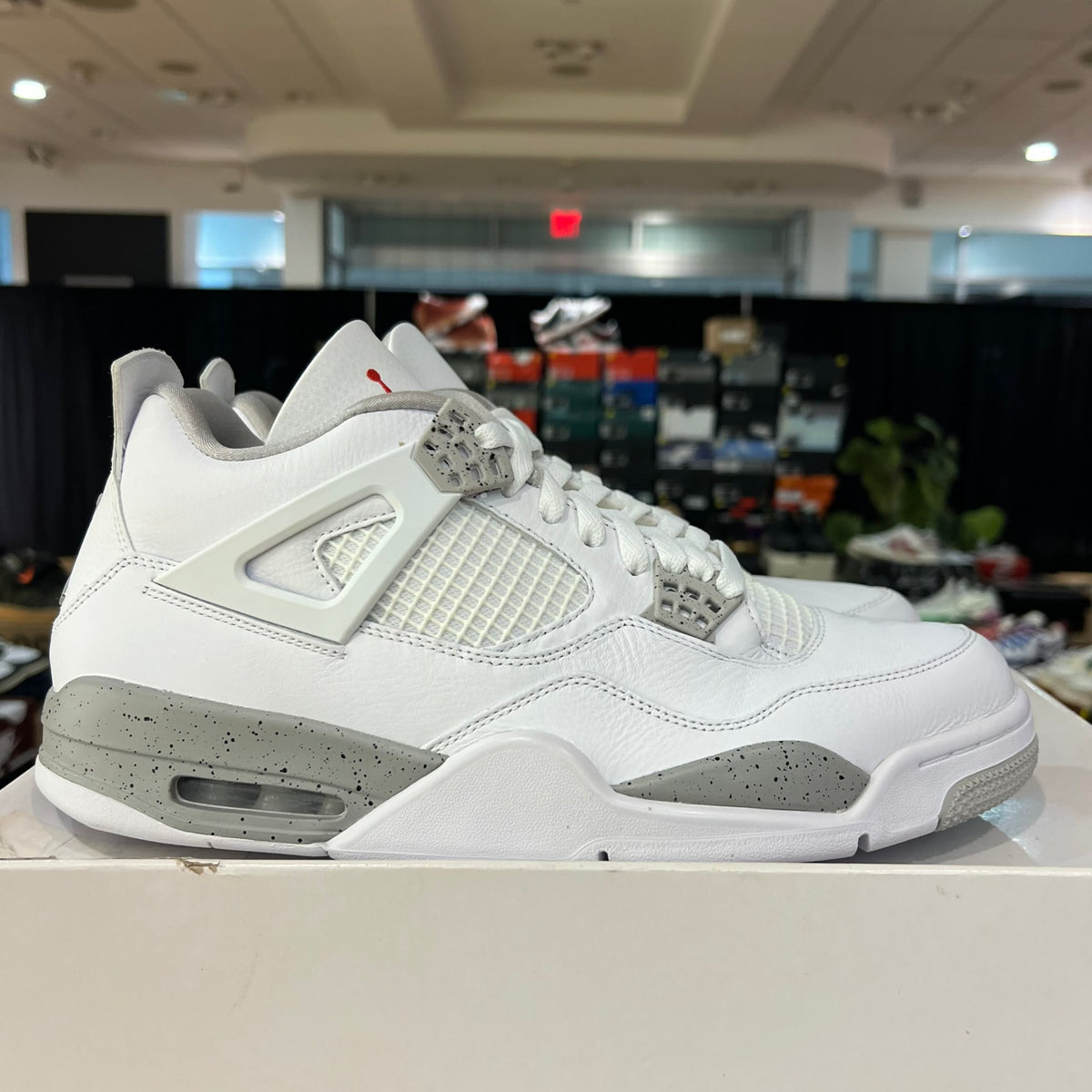 Jordan 4 Retro White Oreo (2021) used damaged box 
