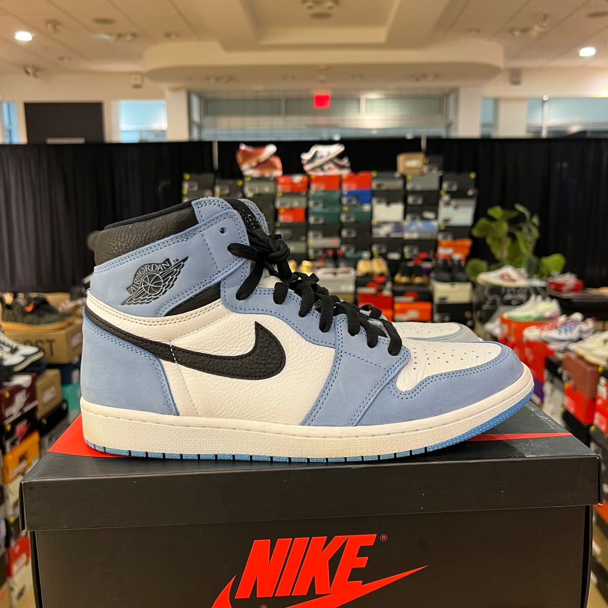 Jordan 1 Retro High OG University Blue used yellowing