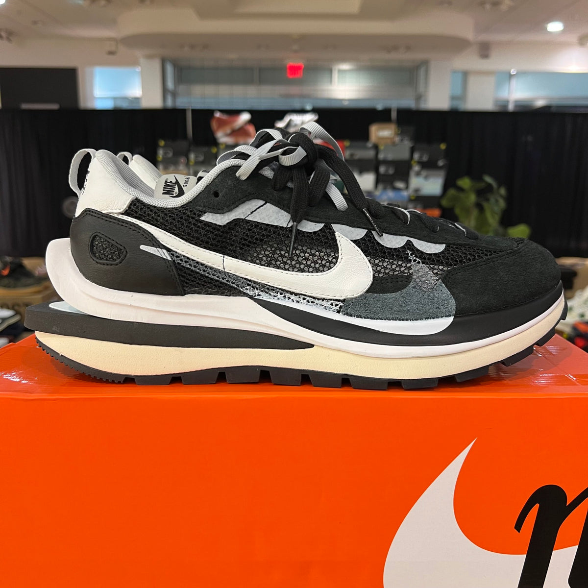 Nike Vaporwaffle sacai Black White used