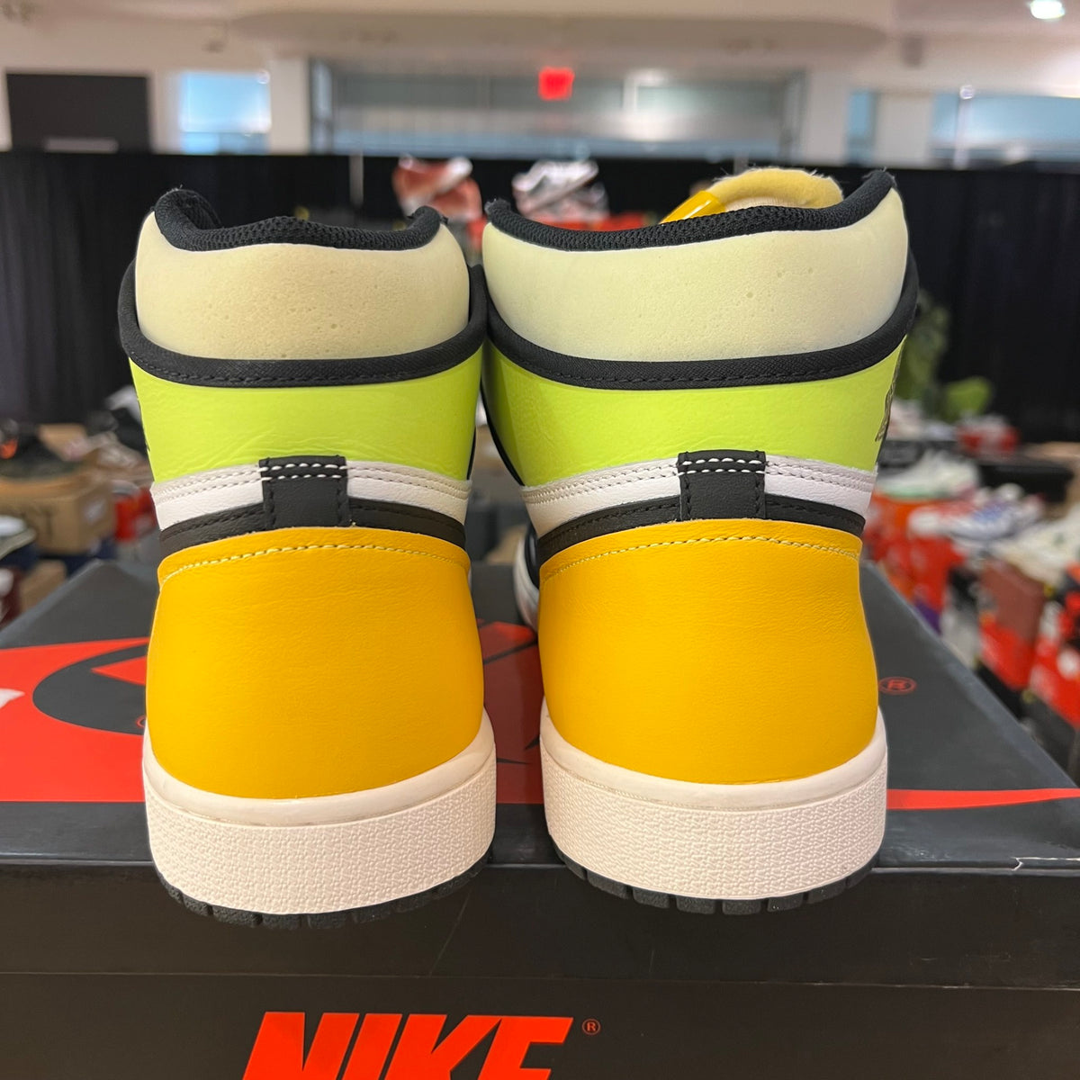 Jordan 1 Retro High White Black Volt University Gold used