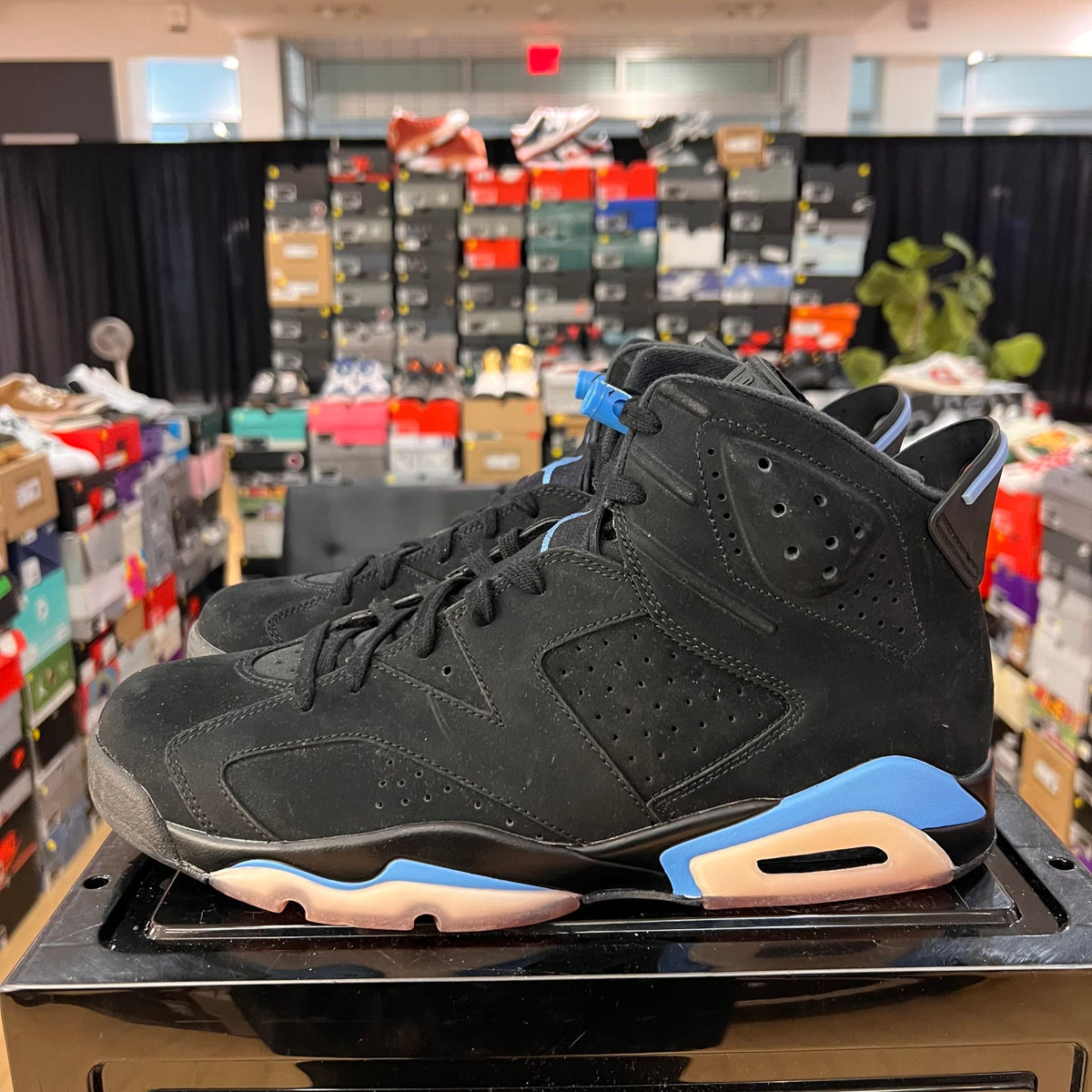 Jordan 6 Retro UNC no box yellowing