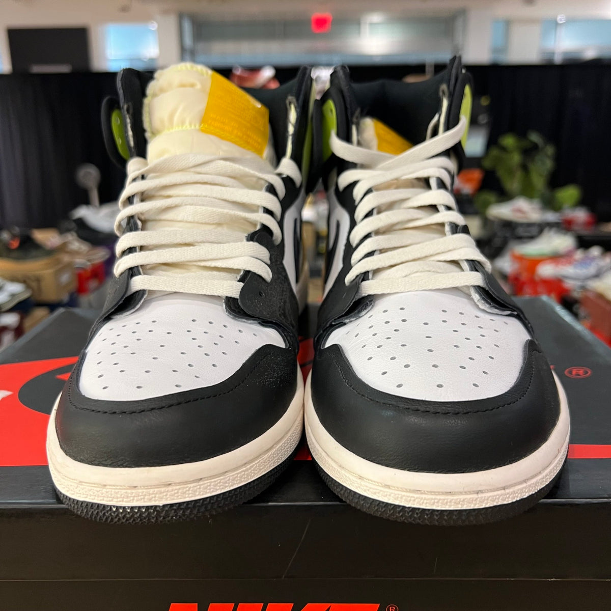 Jordan 1 Retro High White Black Volt University Gold used
