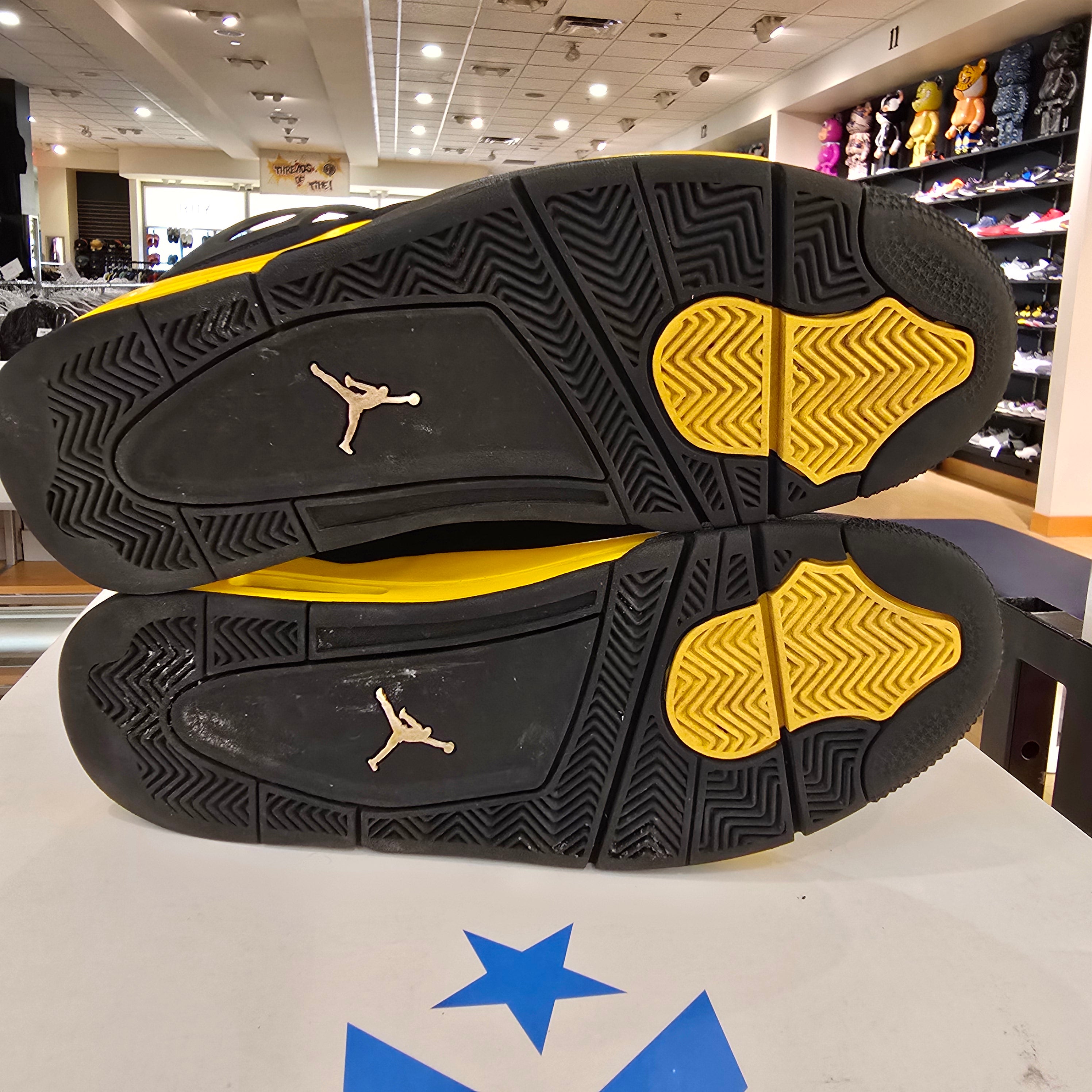 Jordan 4 Retro Thunder (2023) SZ 10 USED